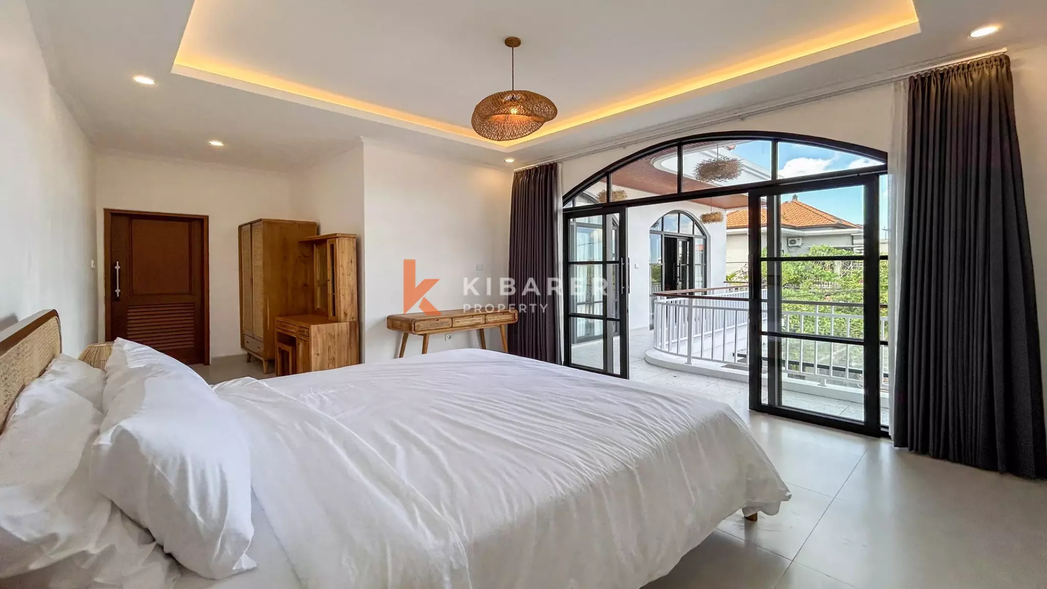 Charming Three-Bedroom Tropical Villa with Pool in Buduk