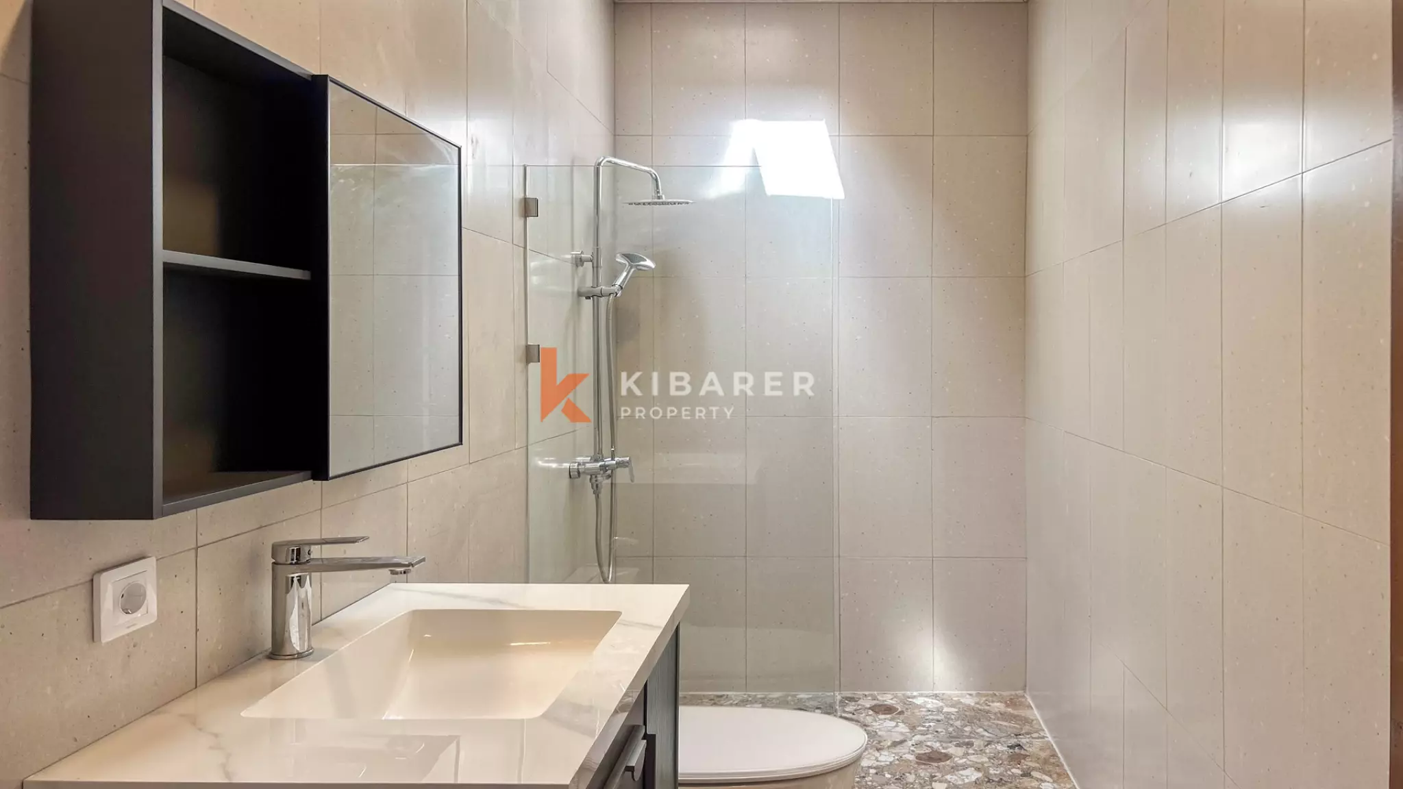 Charming Three-Bedroom Tropical Villa with Pool in Buduk