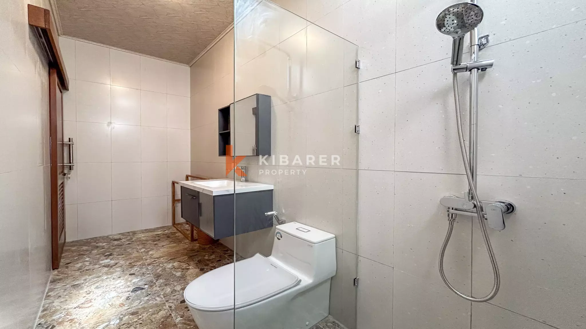 Charming Three-Bedroom Tropical Villa with Pool in Buduk