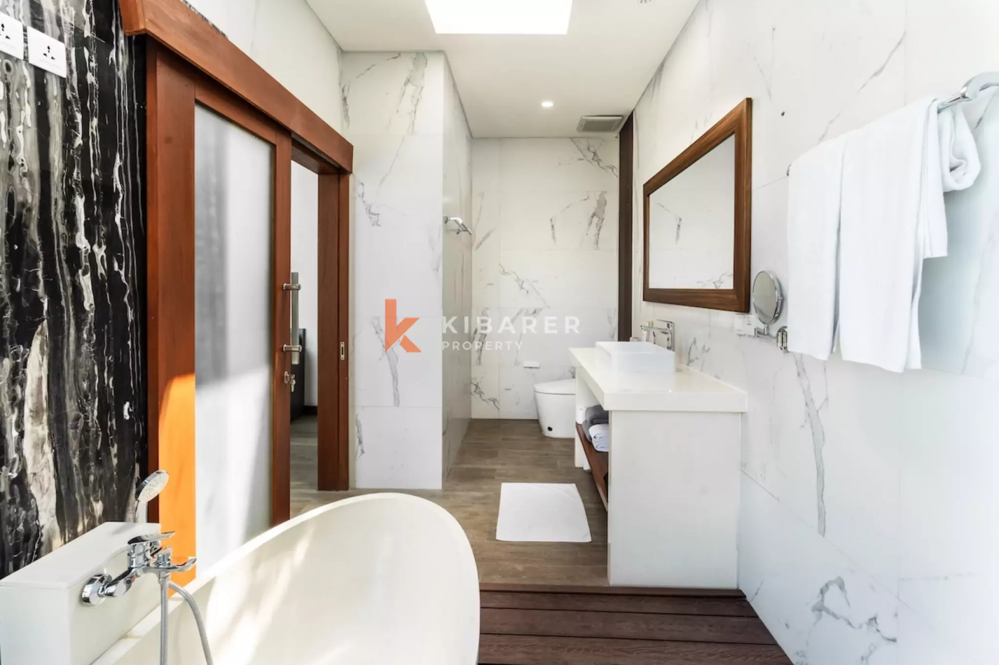 Villa Satu Kamar Tidur Bercahaya Bulan dengan Gazebo di Kerobokan