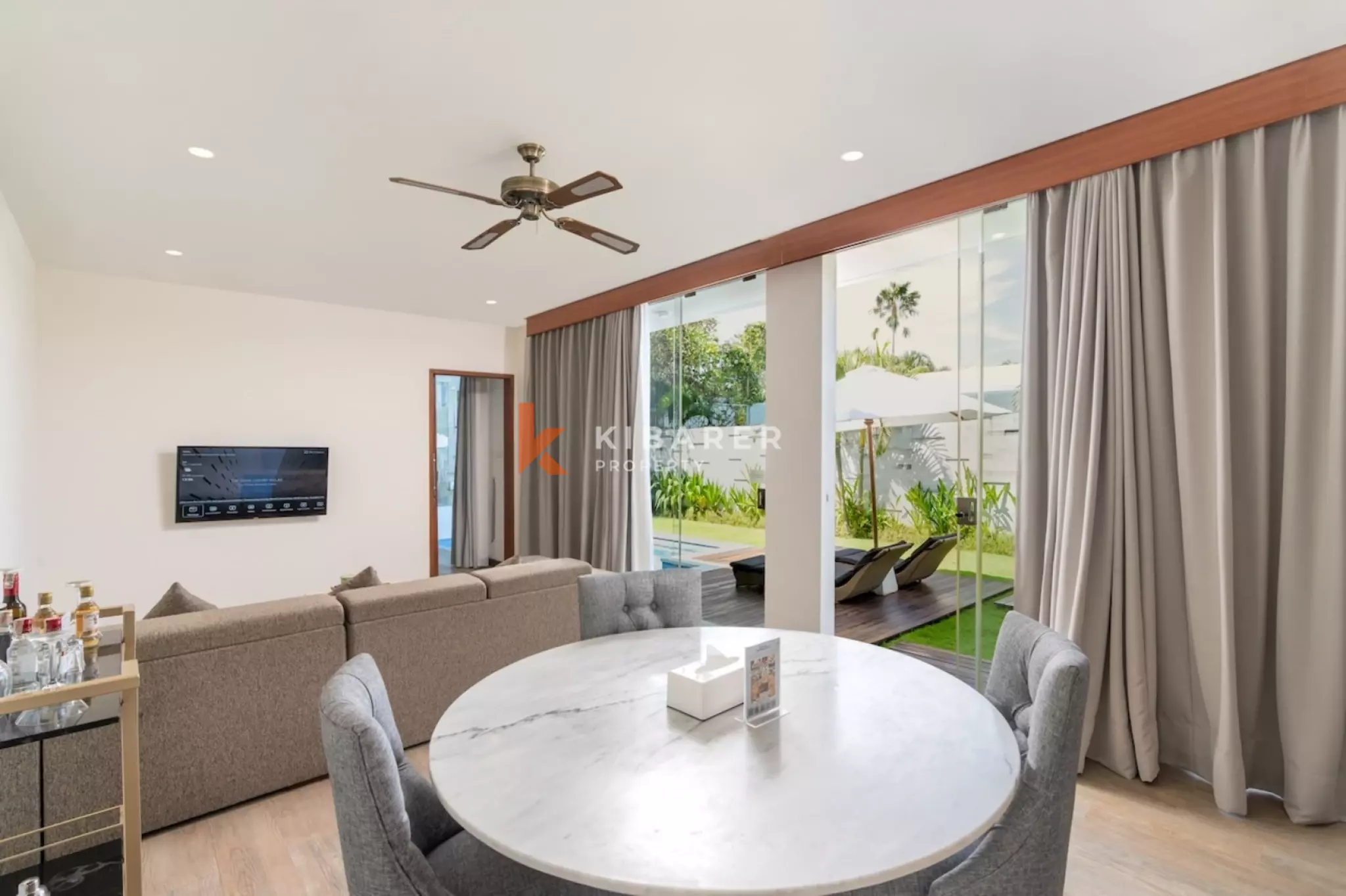 Villa Satu Kamar Tidur Bercahaya Bulan dengan Gazebo di Kerobokan