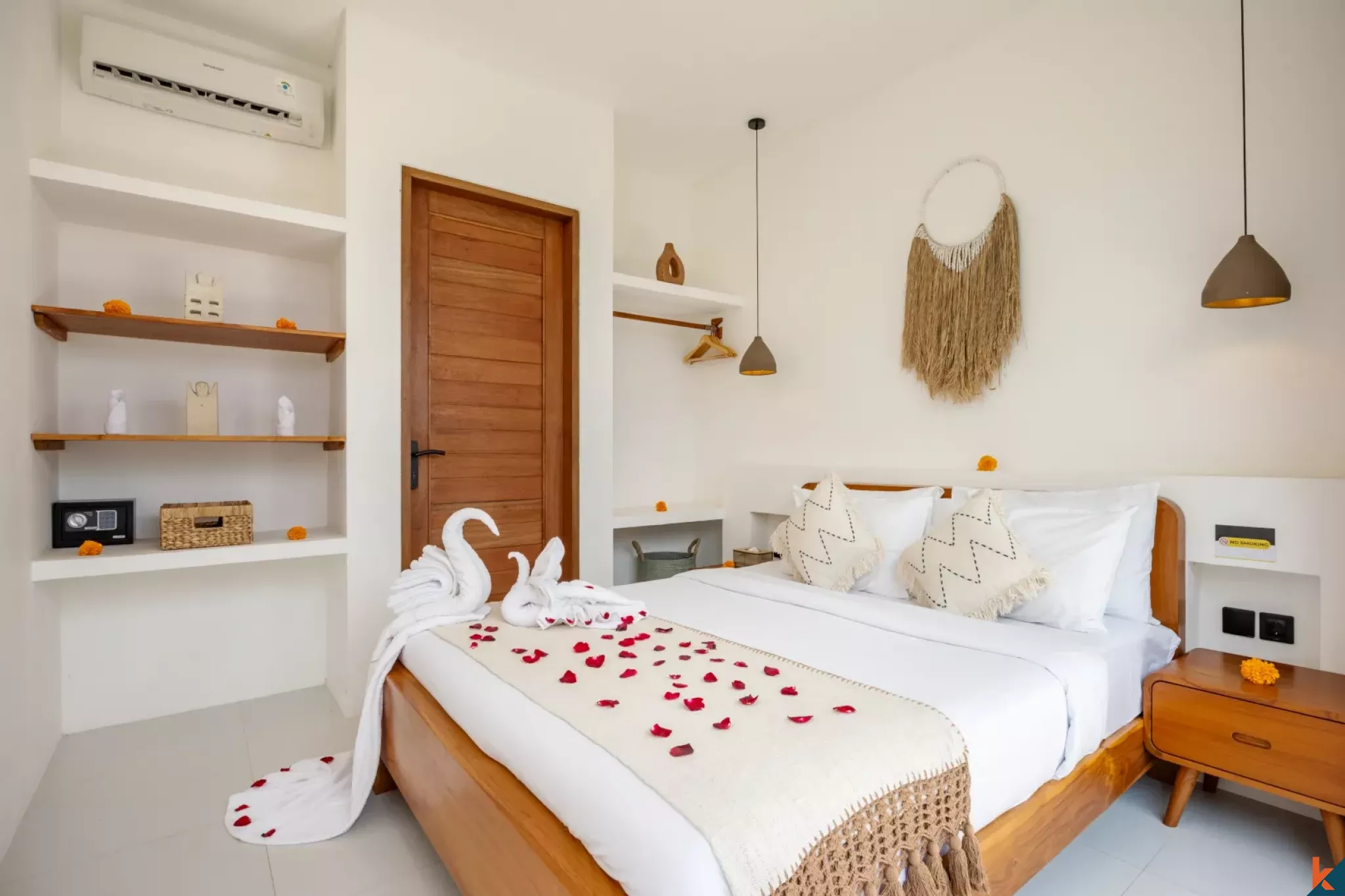 Vila Dua Kamar Tidur yang Menawan di Cemagi yang Tenang
