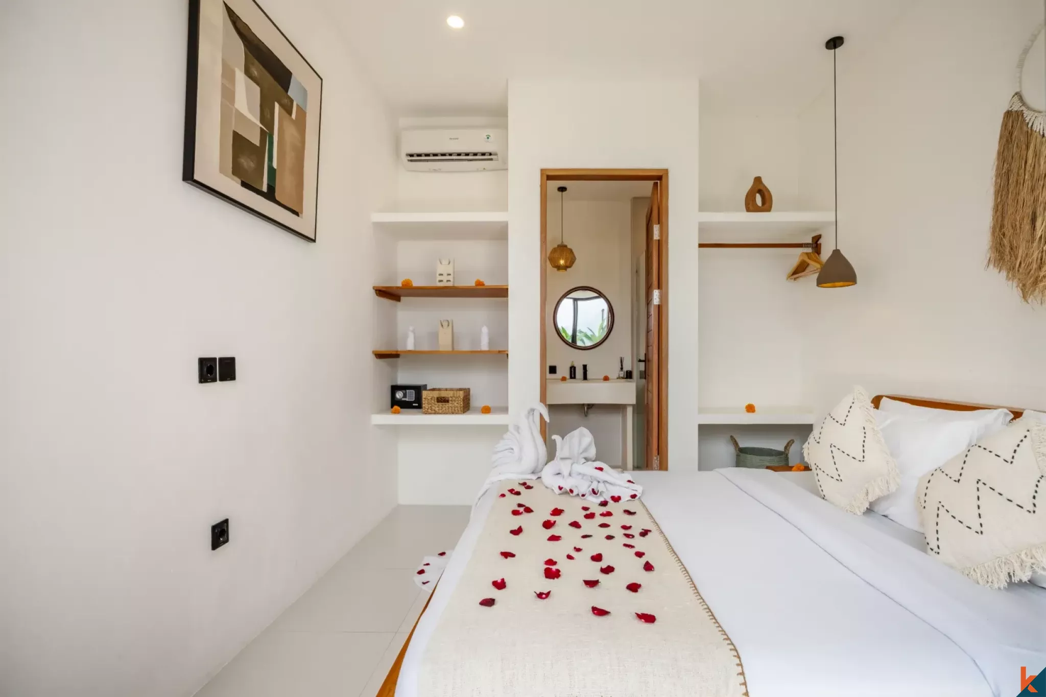 Vila Dua Kamar Tidur yang Menawan di Cemagi yang Tenang