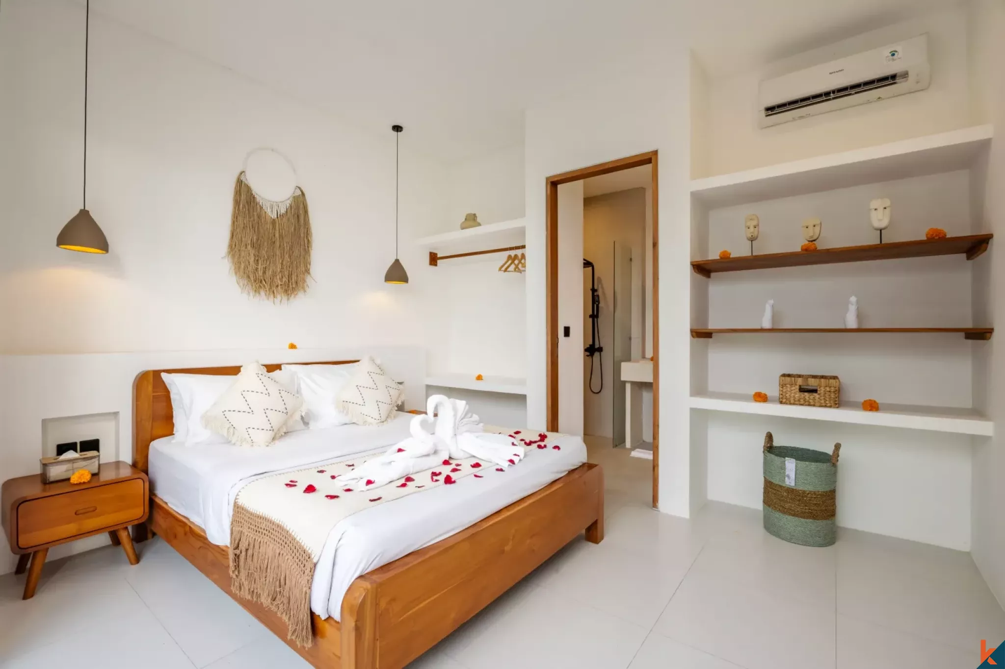 Vila Dua Kamar Tidur yang Menawan di Cemagi yang Tenang
