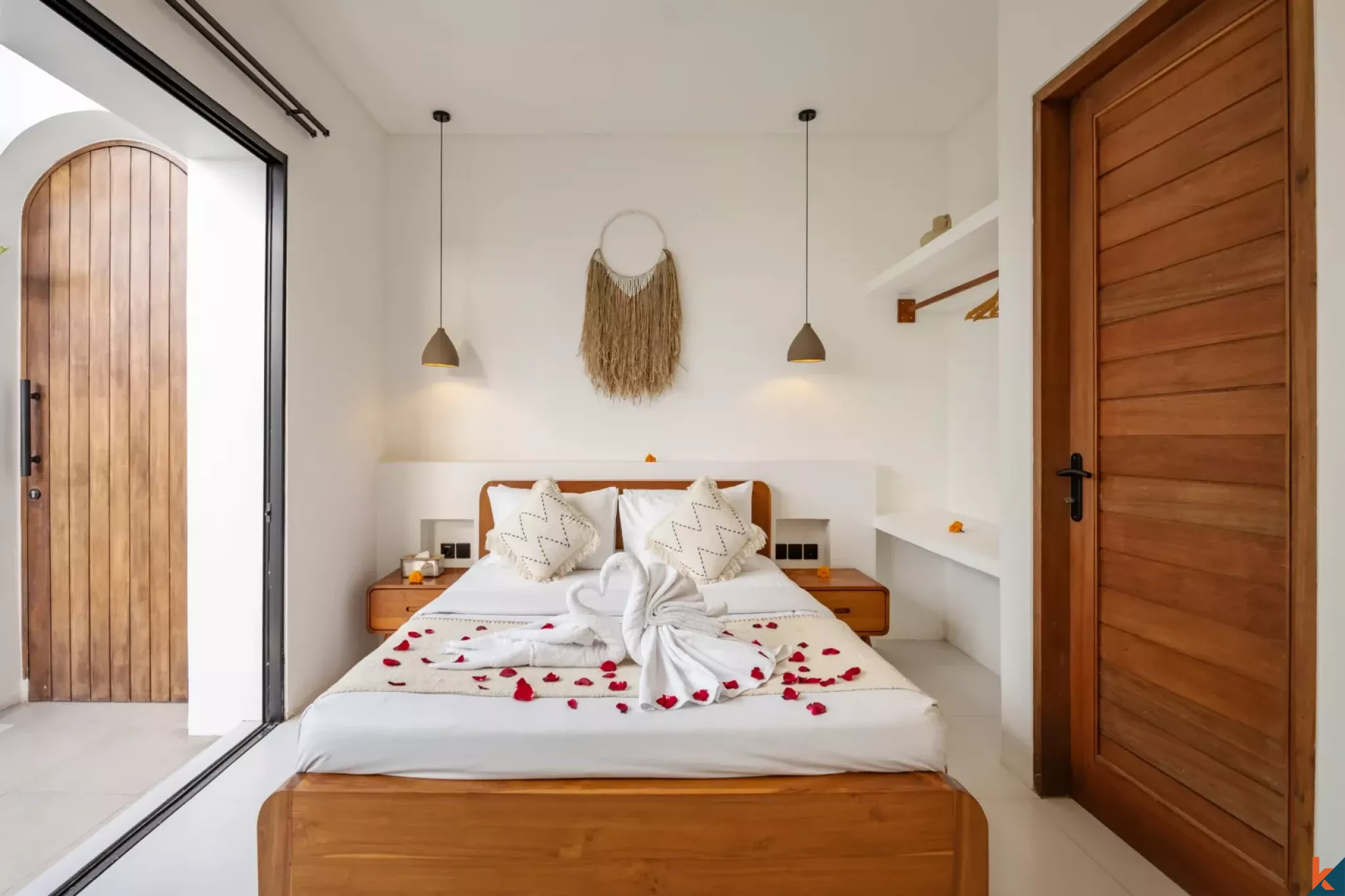 Vila Dua Kamar Tidur yang Menawan di Cemagi yang Tenang