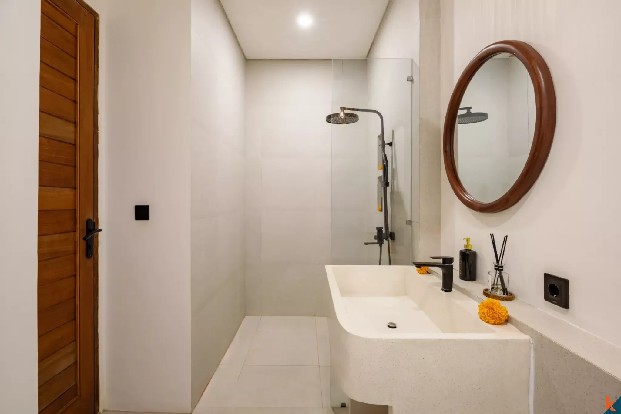 Vila Dua Kamar Tidur yang Menawan di Cemagi yang Tenang