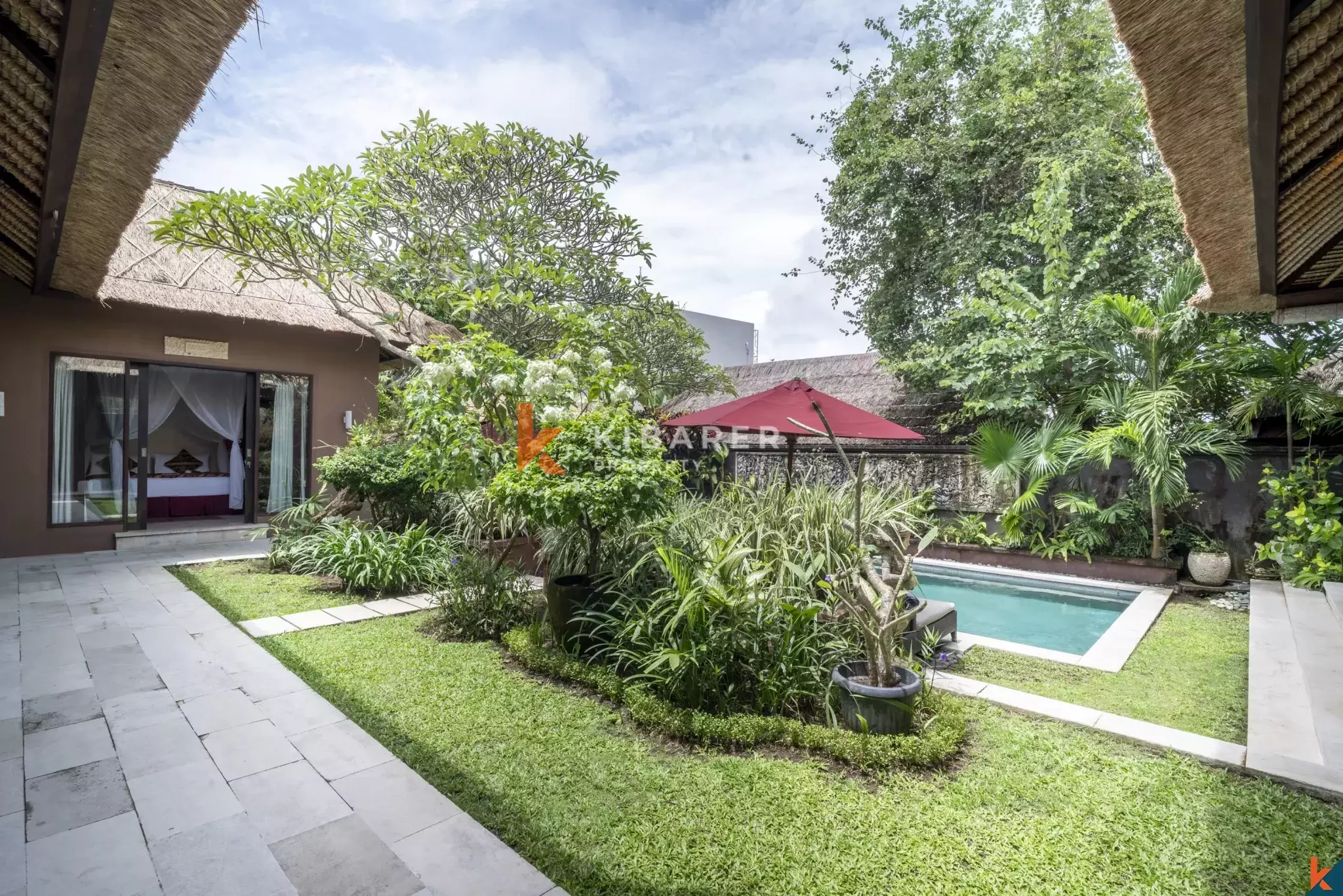 Villa Tropis Tiga Kamar Tidur yang Tenang di Jantung Pererenan