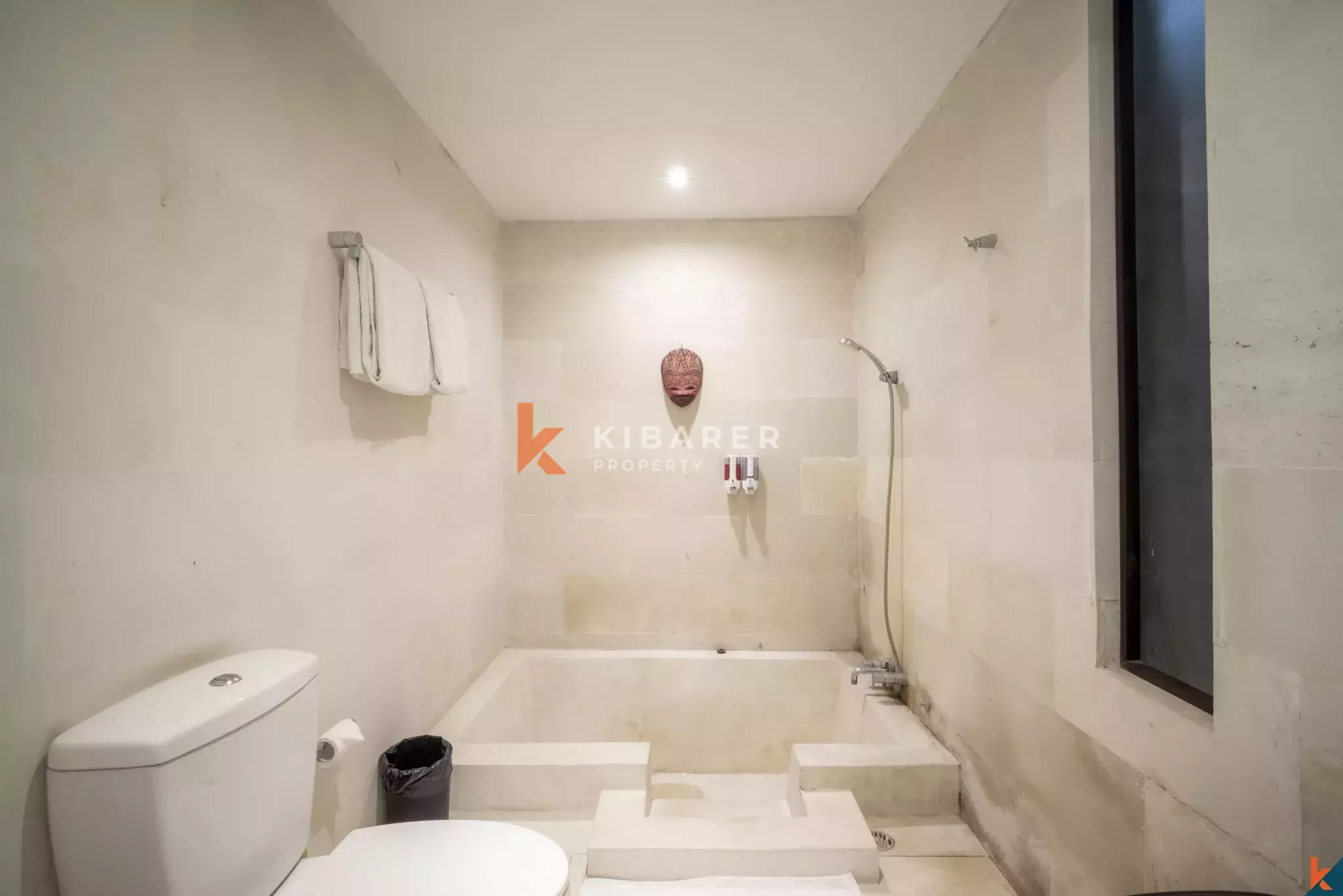 Villa Tropis Tiga Kamar Tidur yang Tenang di Jantung Pererenan