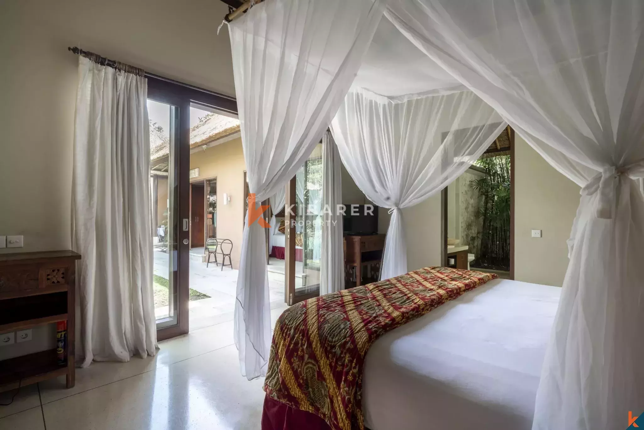 Villa Tropis Tiga Kamar Tidur yang Tenang di Jantung Pererenan