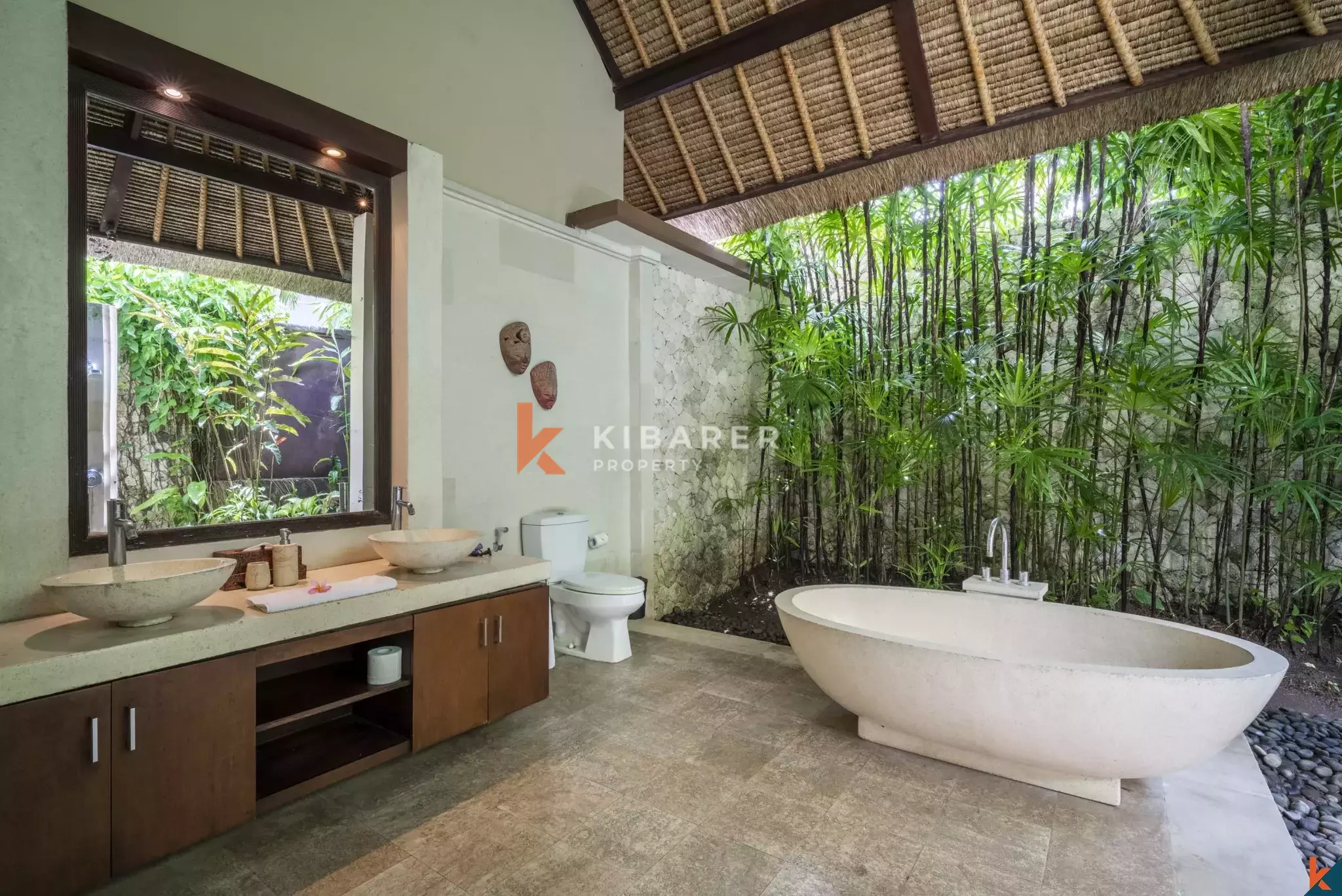 Villa Tropis Tiga Kamar Tidur yang Tenang di Jantung Pererenan