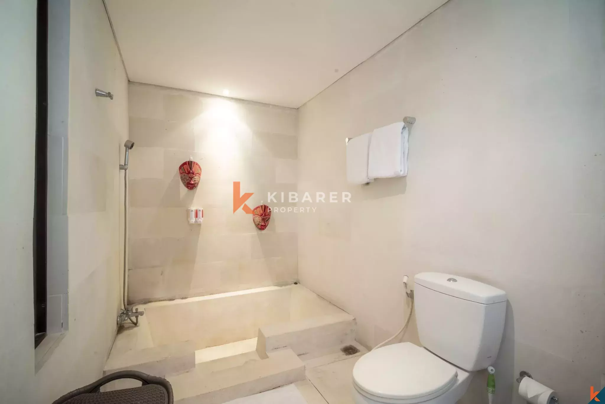 Villa Tropis Tiga Kamar Tidur yang Tenang di Jantung Pererenan