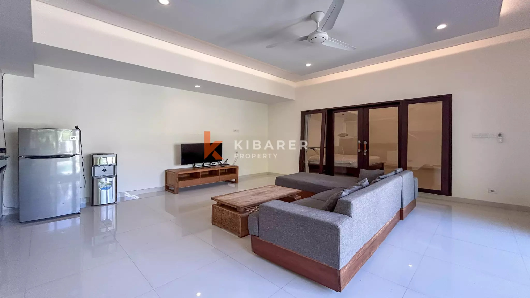 Villa Tropis Menawan dengan Dua Kamar Tidur dan Kolam Renang di Buduk