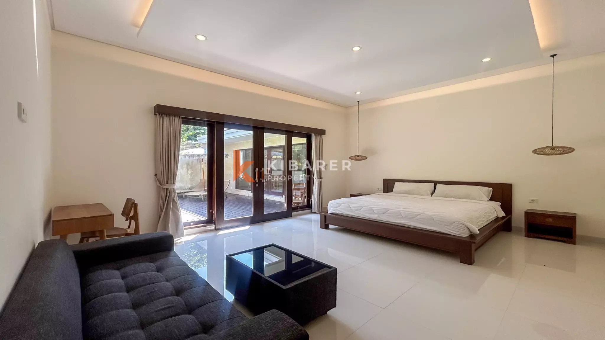 Villa Tropis Menawan dengan Dua Kamar Tidur dan Kolam Renang di Buduk