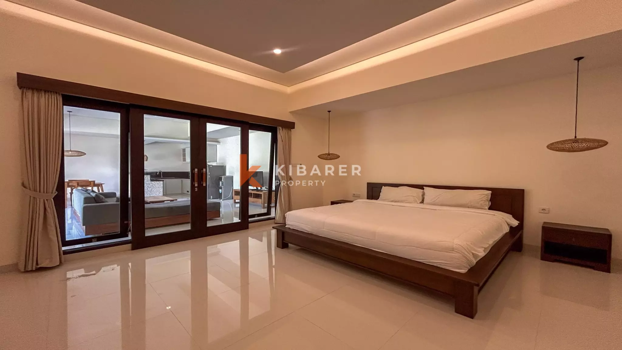 Villa Tropis Menawan dengan Dua Kamar Tidur dan Kolam Renang di Buduk