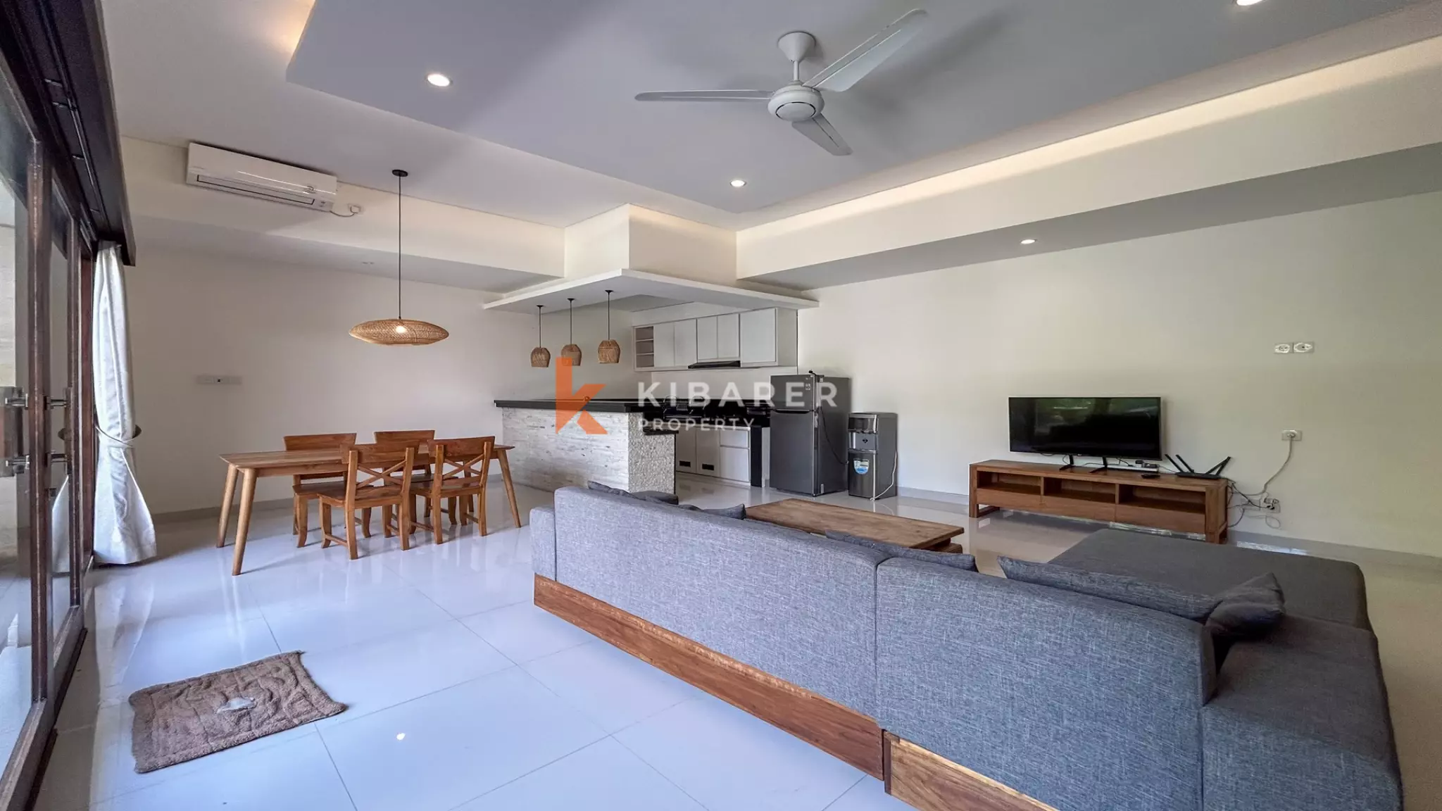 Villa Tropis Menawan dengan Dua Kamar Tidur dan Kolam Renang di Buduk