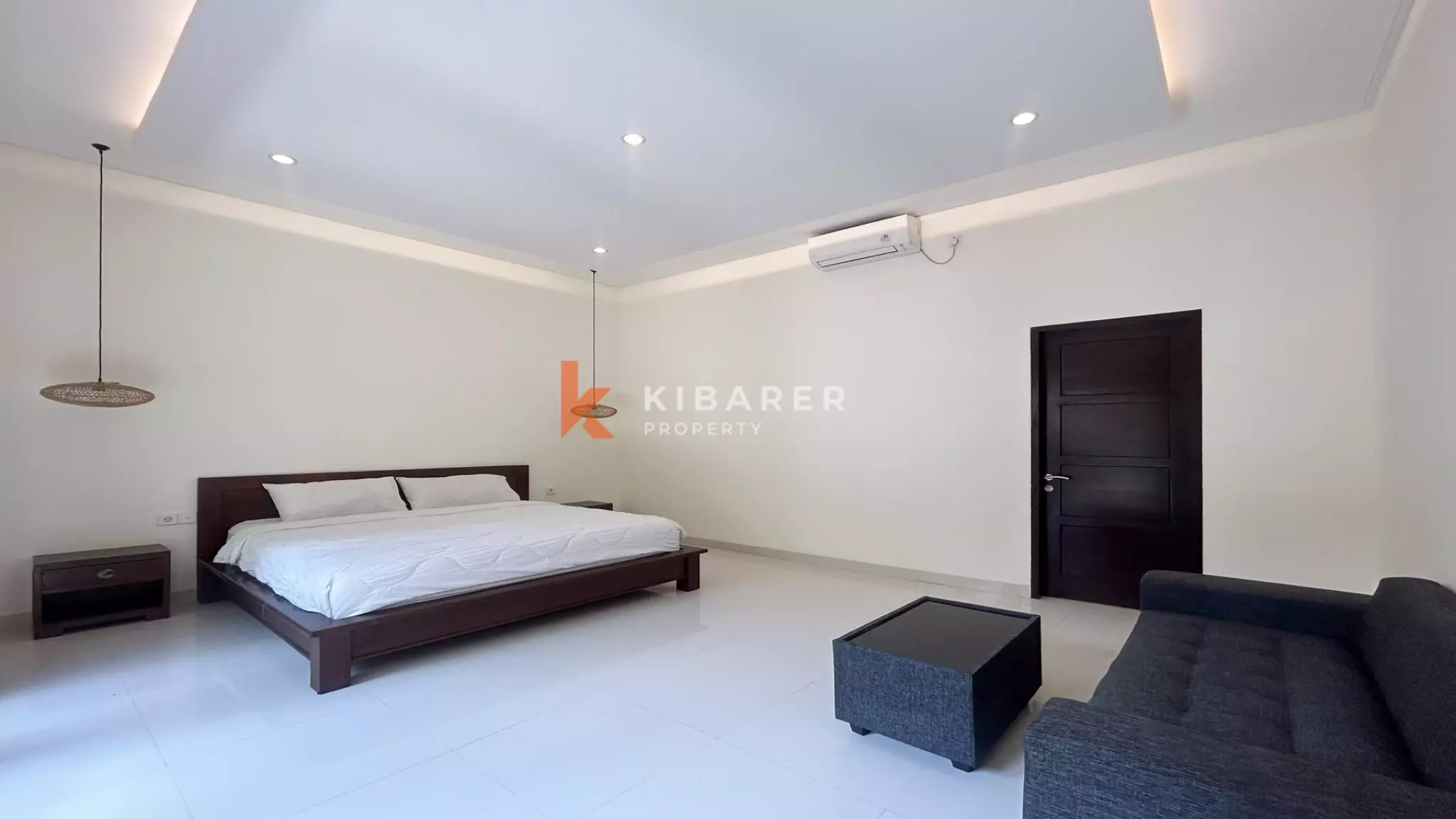 Villa Tropis Menawan dengan Dua Kamar Tidur dan Kolam Renang di Buduk