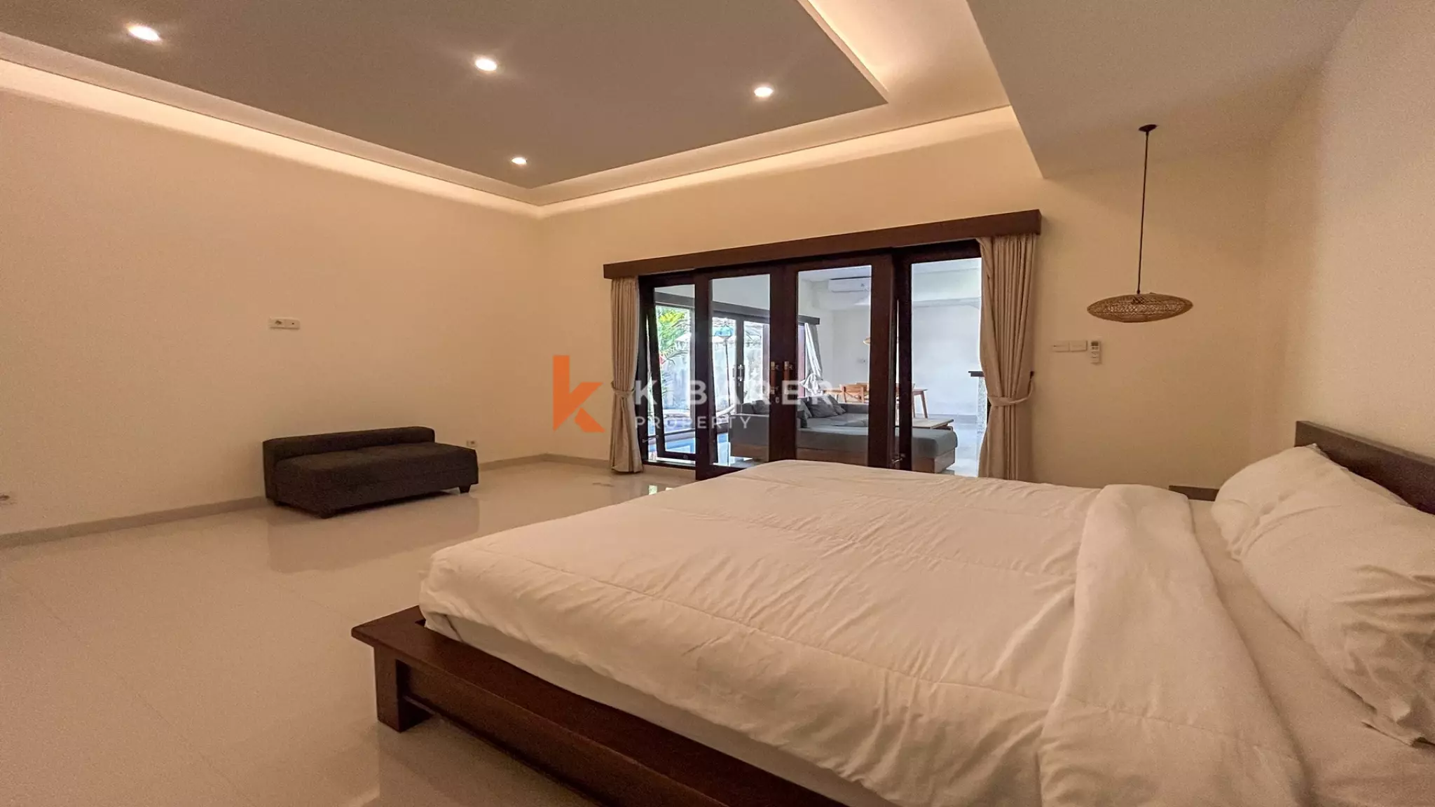 Villa Tropis Menawan dengan Dua Kamar Tidur dan Kolam Renang di Buduk