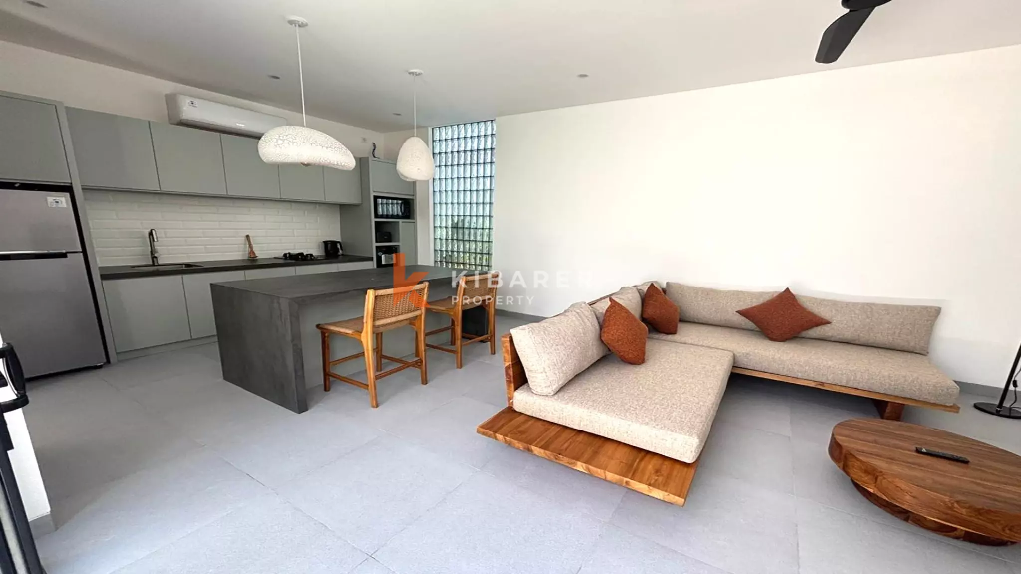 Villa Tropis Modern Satu Kamar Tidur dengan Kolam Renang Pribadi di Lokasi Strategis Batu Bolong