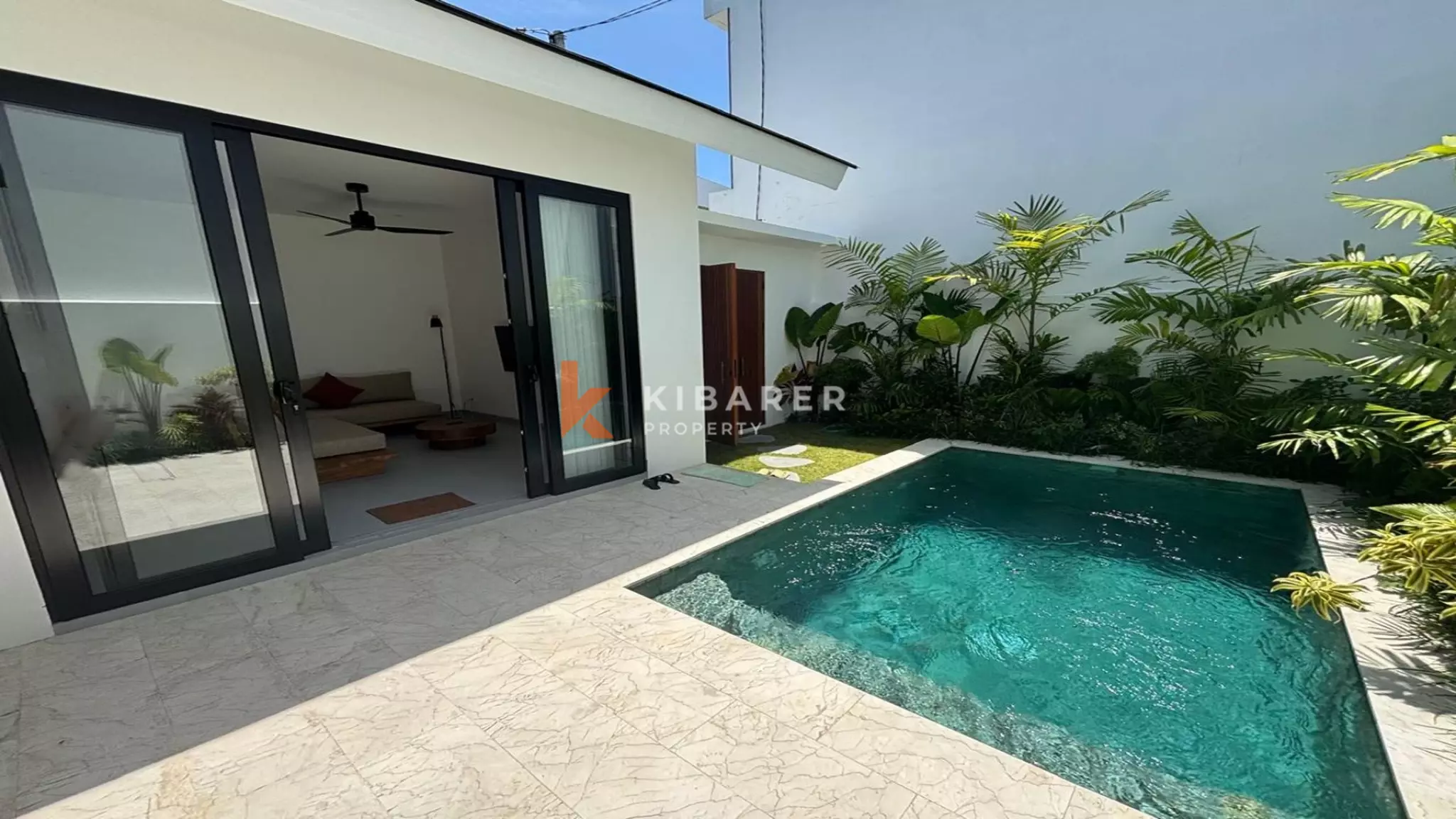 Villa Tropis Modern Satu Kamar Tidur dengan Kolam Renang Pribadi di Lokasi Strategis Batu Bolong