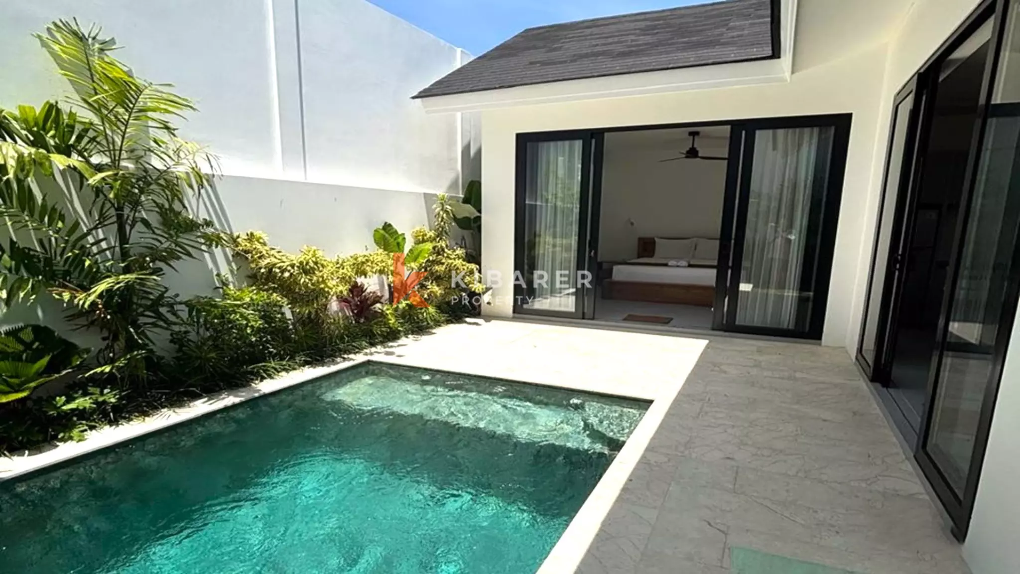 Villa Tropis Modern Satu Kamar Tidur dengan Kolam Renang Pribadi di Lokasi Strategis Batu Bolong