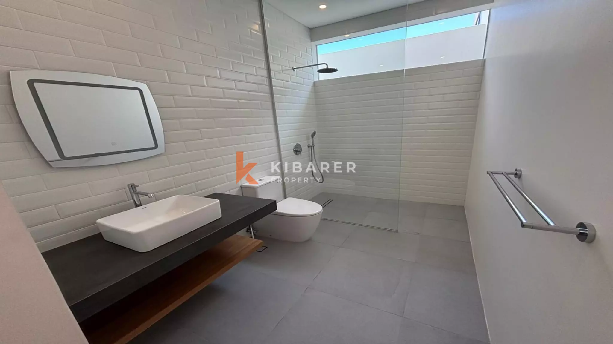 Villa Tropis Modern Satu Kamar Tidur dengan Kolam Renang Pribadi di Lokasi Strategis Batu Bolong