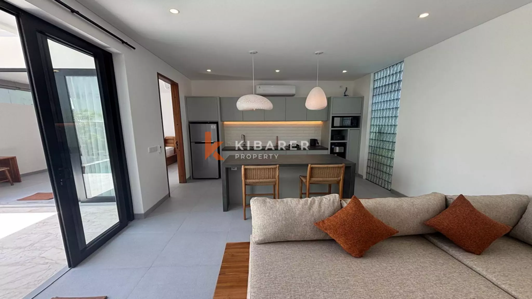 Villa Tropis Modern Satu Kamar Tidur dengan Kolam Renang Pribadi di Lokasi Strategis Batu Bolong