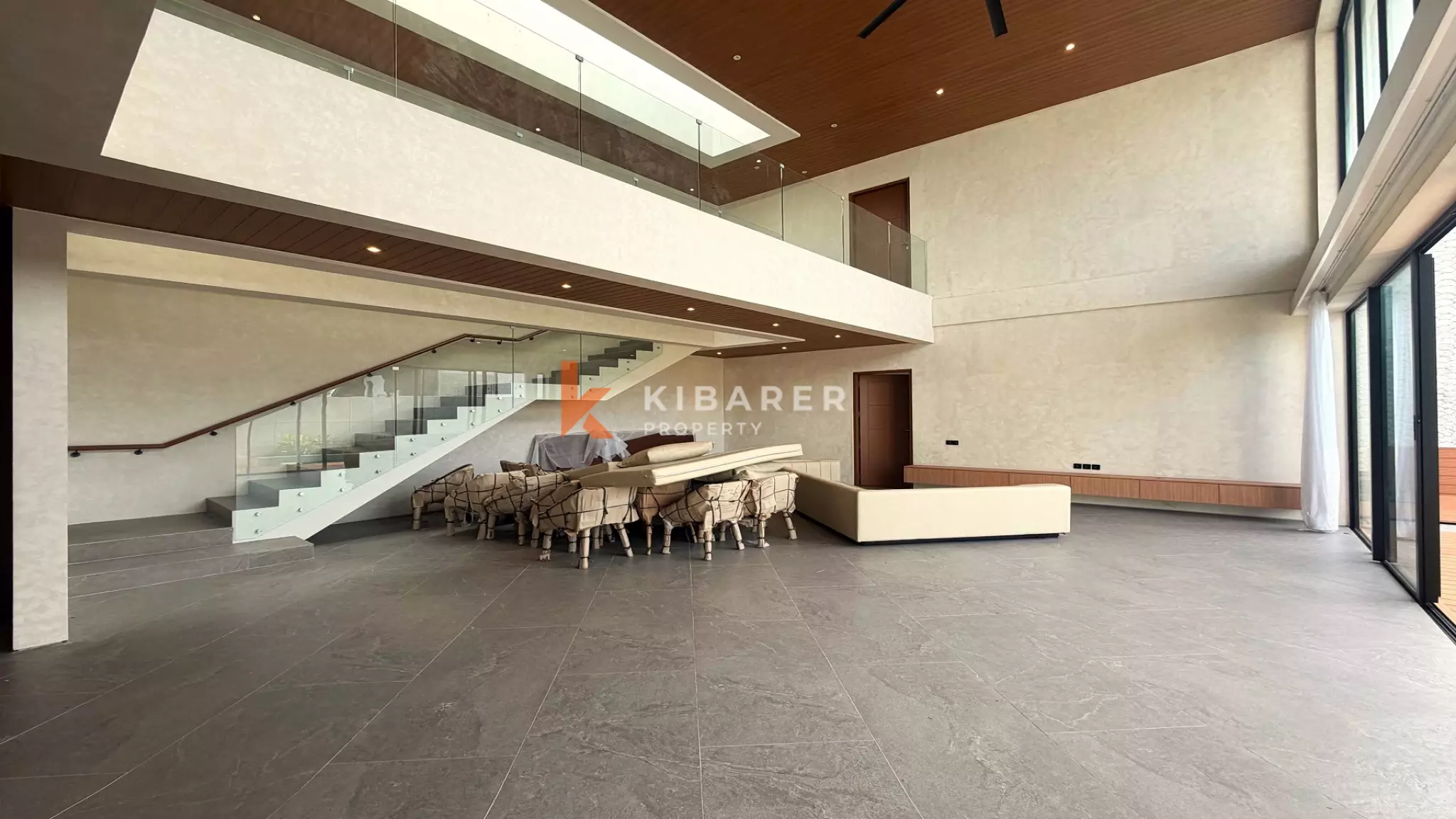 Vila Mewah Keluarga dengan Tiga Kamar Tidur dan Ruang Santai Ter sunken di Ungasan