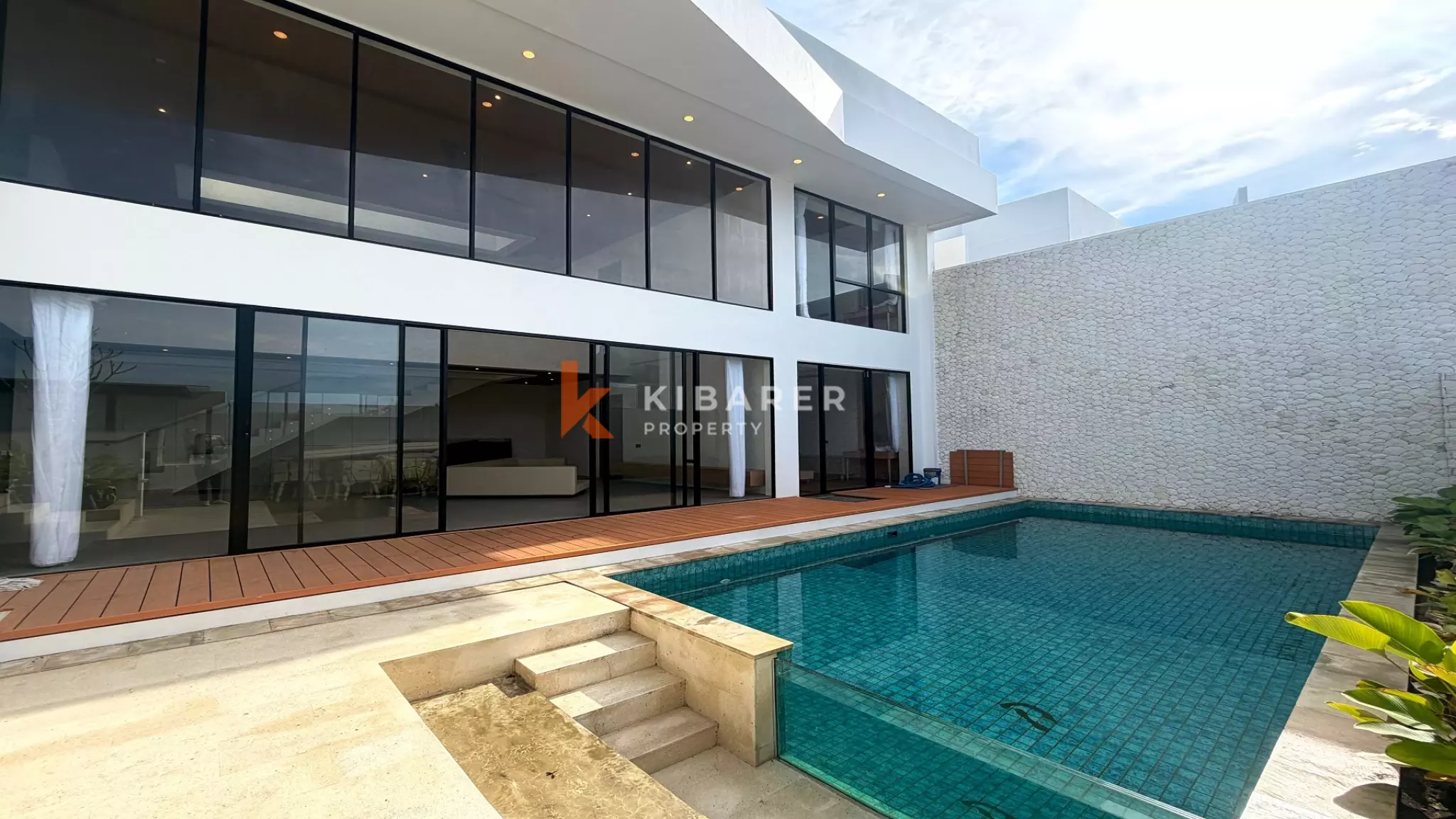 Vila Mewah Keluarga dengan Tiga Kamar Tidur dan Ruang Santai Ter sunken di Ungasan