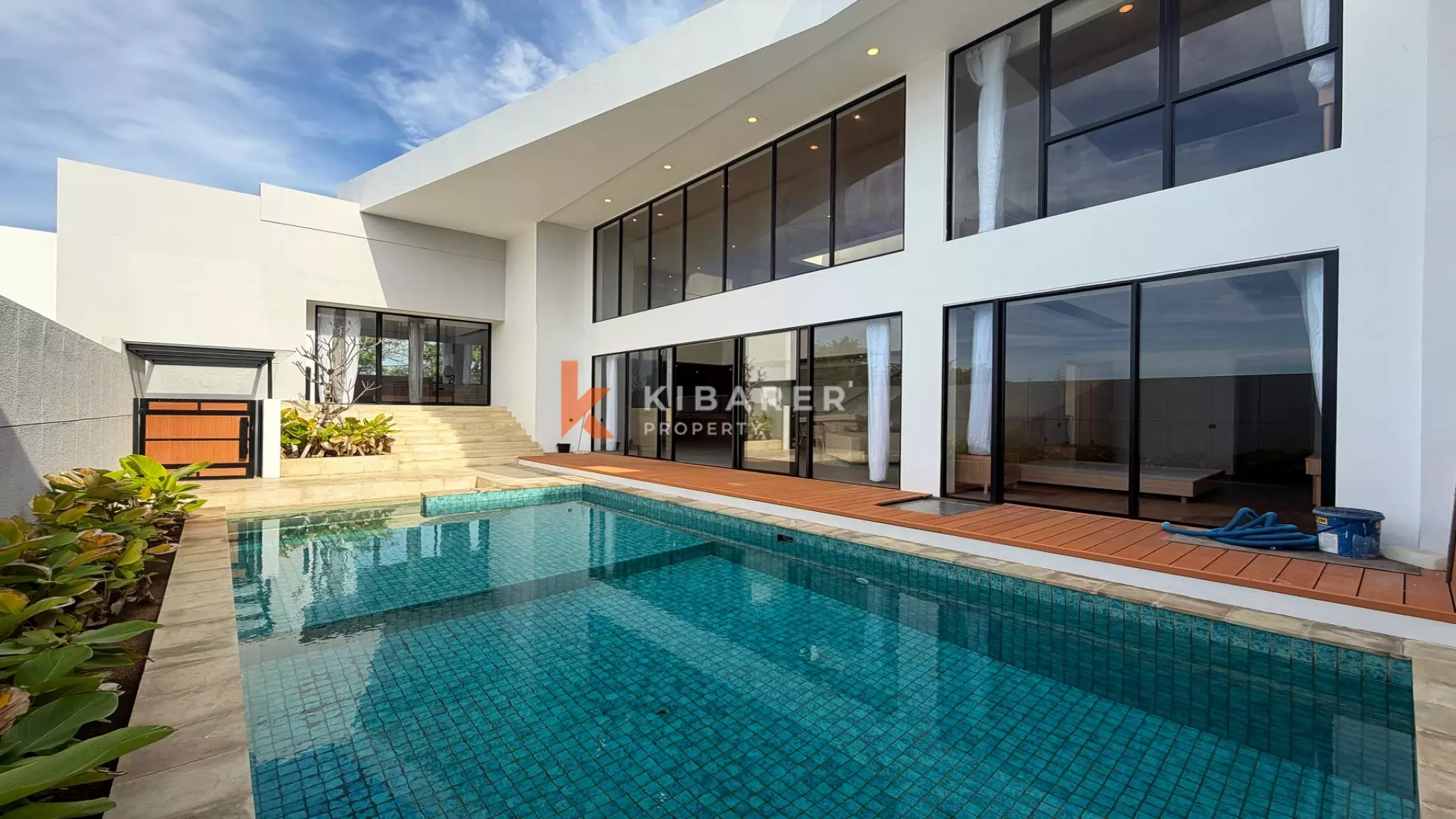 Vila Mewah Keluarga dengan Tiga Kamar Tidur dan Ruang Santai Ter sunken di Ungasan