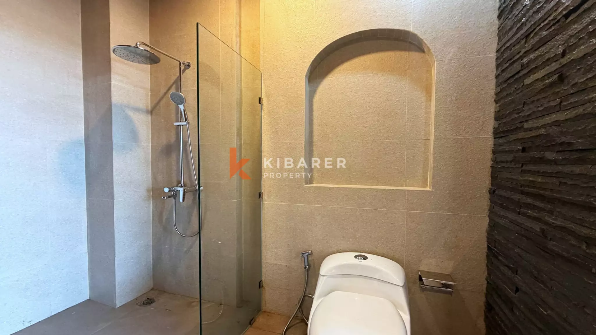 Vila Mewah Keluarga dengan Tiga Kamar Tidur dan Ruang Santai Ter sunken di Ungasan