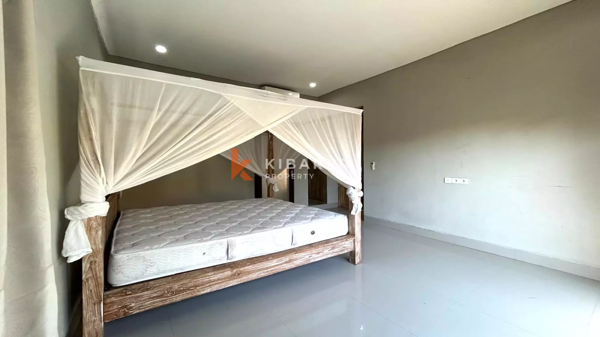 Villa Menawan Bergaya Bali dengan Dua Kamar Tidur dan Kolam Renang Pribadi di Kerobokan