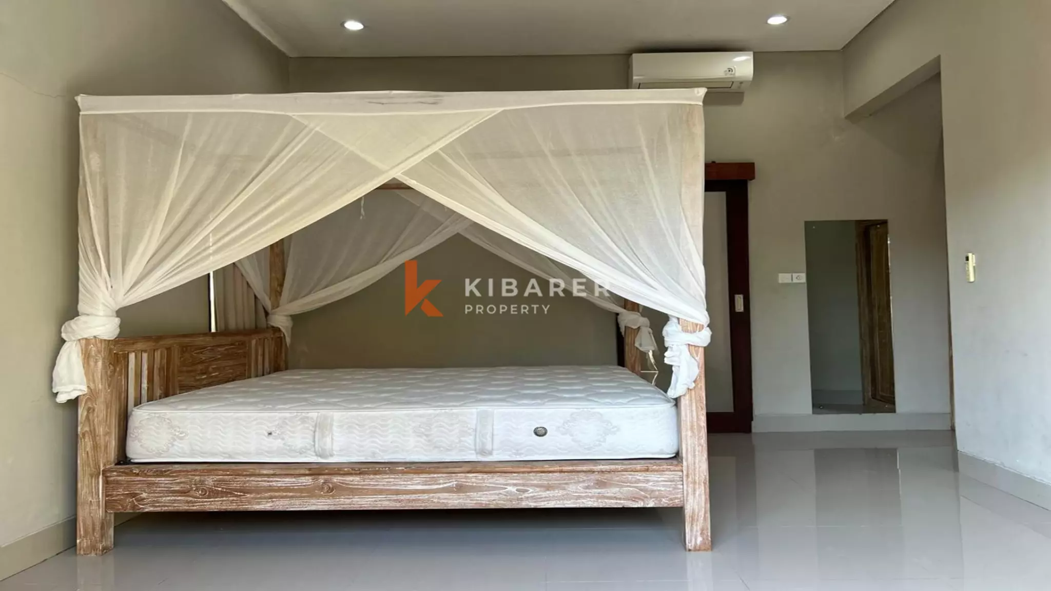 Villa Menawan Bergaya Bali dengan Dua Kamar Tidur dan Kolam Renang Pribadi di Kerobokan