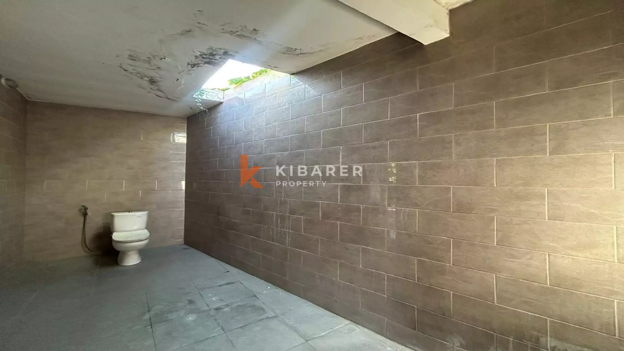 Villa Menawan Bergaya Bali dengan Dua Kamar Tidur dan Kolam Renang Pribadi di Kerobokan