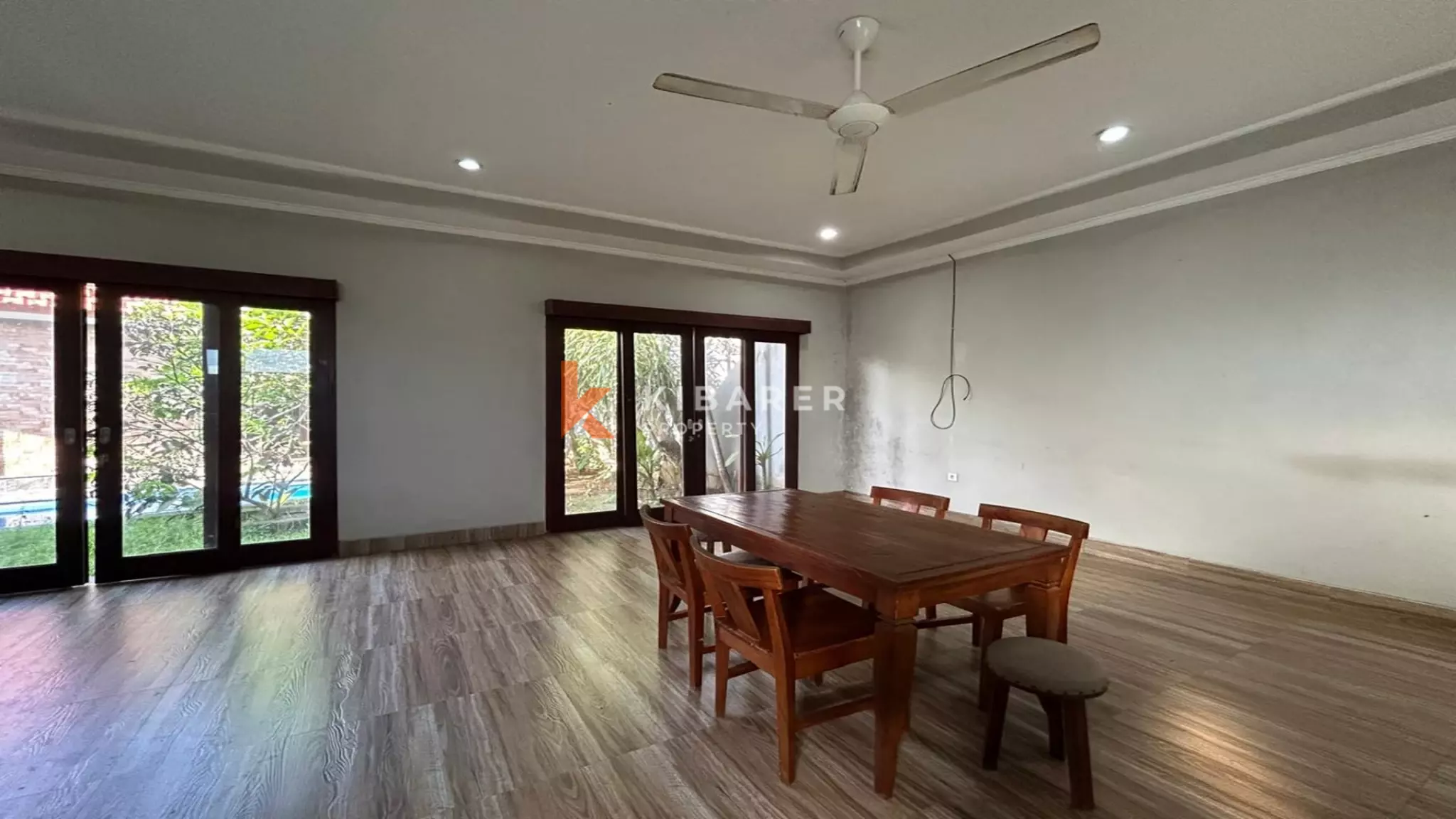 Villa Menawan Bergaya Bali dengan Dua Kamar Tidur dan Kolam Renang Pribadi di Kerobokan