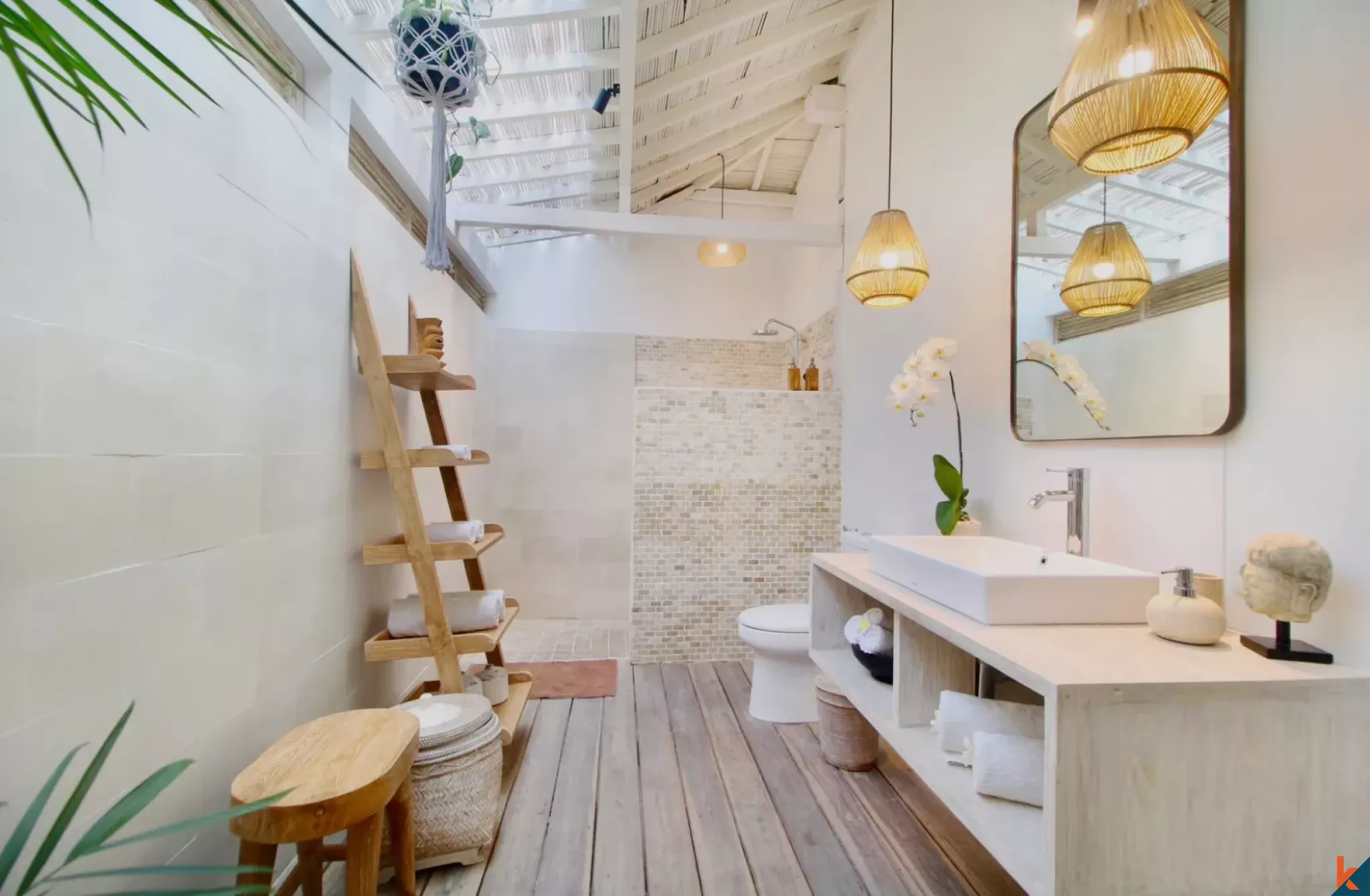 Stunning leasehold four bedroom private villa in a prime location of Berawa - Canggu