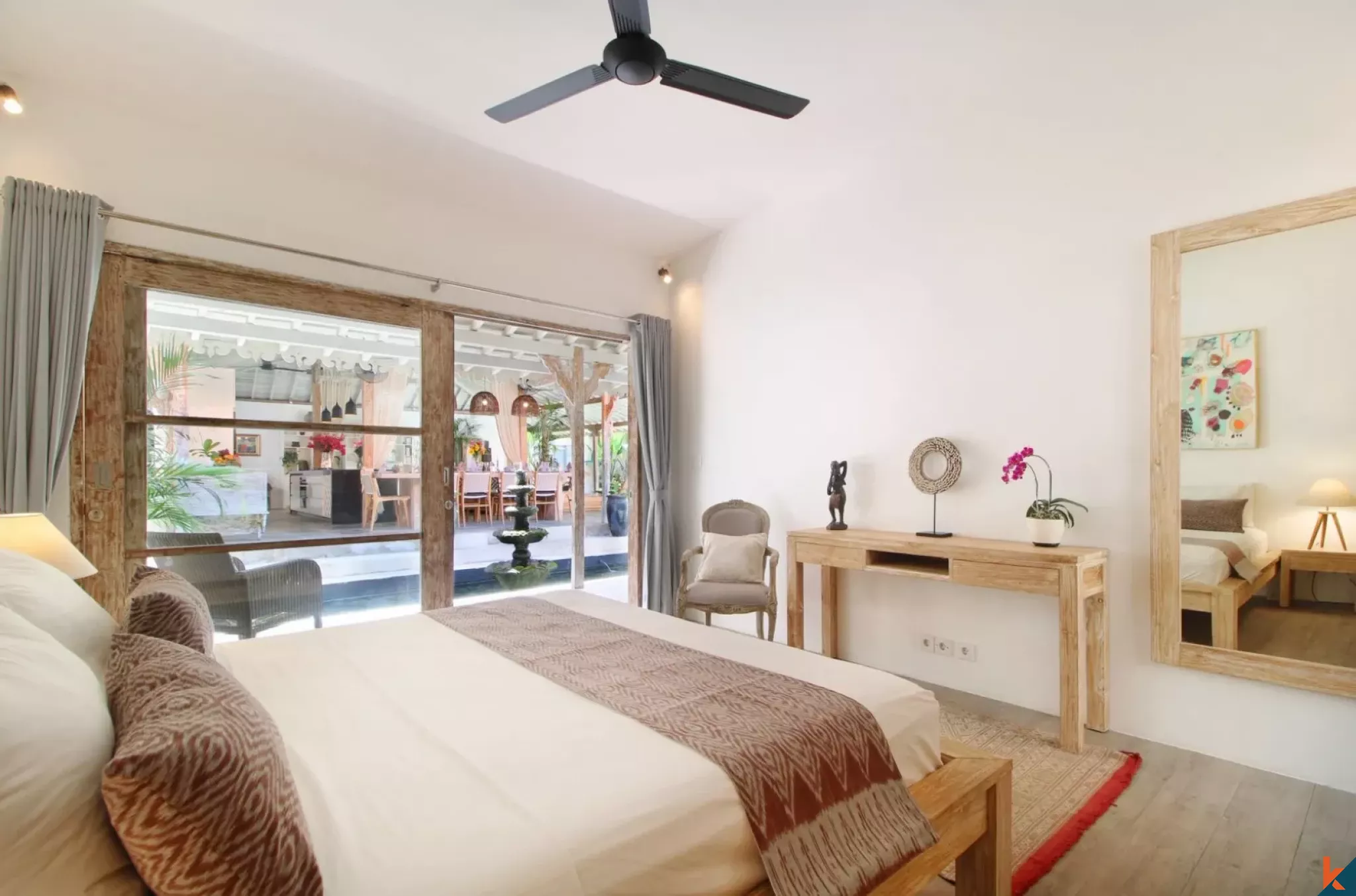 Stunning leasehold four bedroom private villa in a prime location of Berawa - Canggu