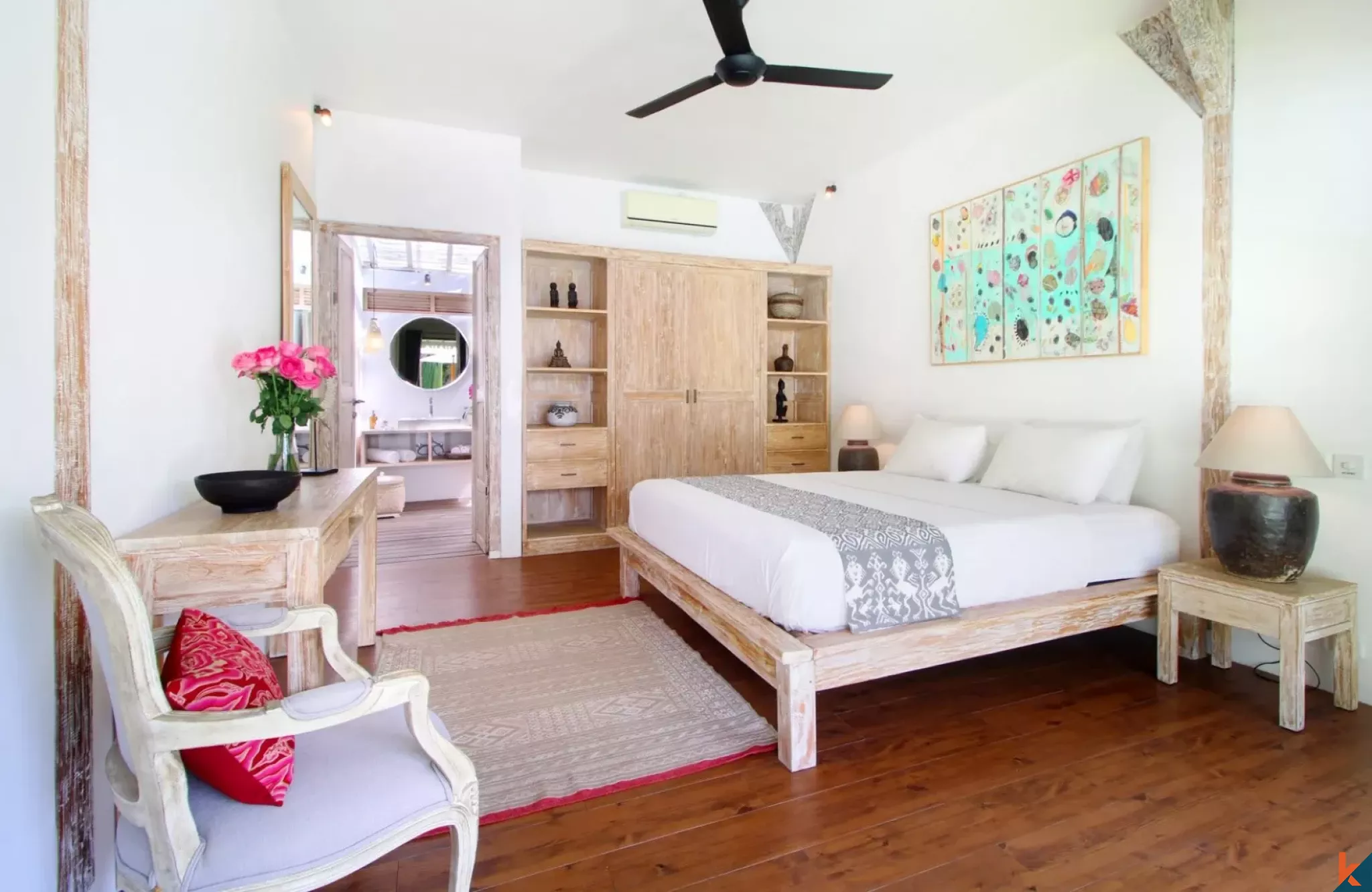 Stunning leasehold four bedroom private villa in a prime location of Berawa - Canggu