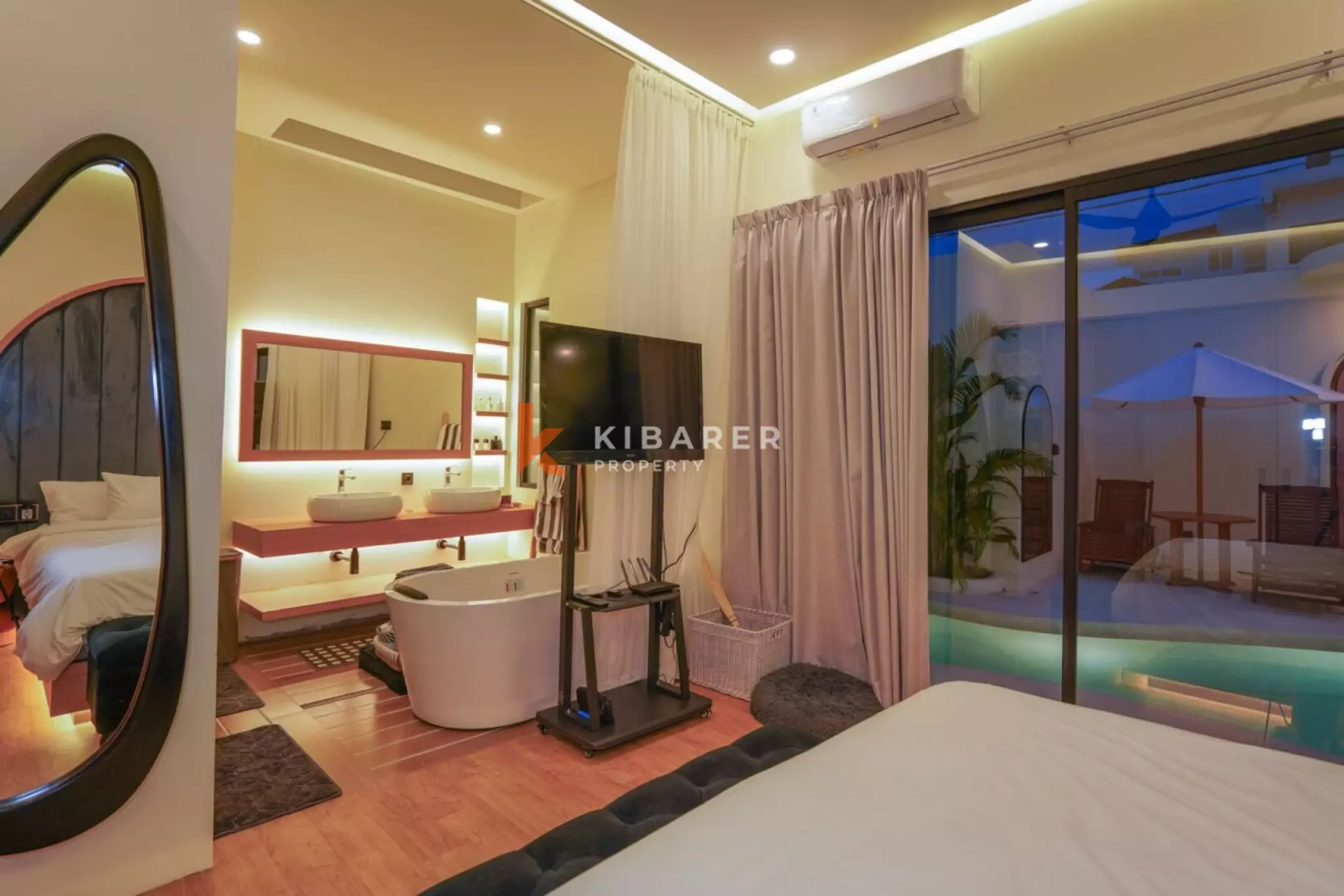 Oasis Modern yang Segar - Vila Dua Kamar Tidur di Berawa