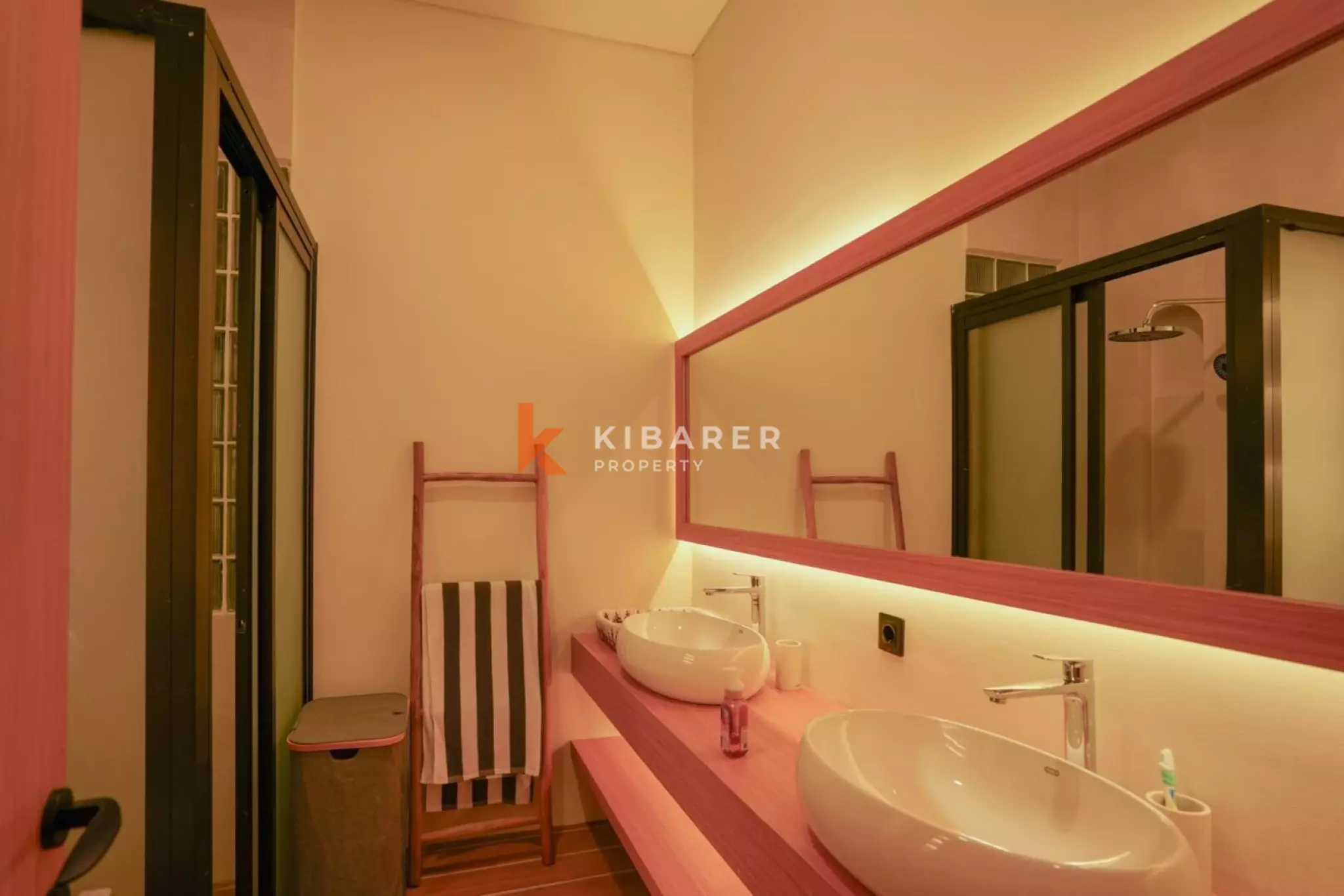 Oasis Modern yang Segar - Vila Dua Kamar Tidur di Berawa