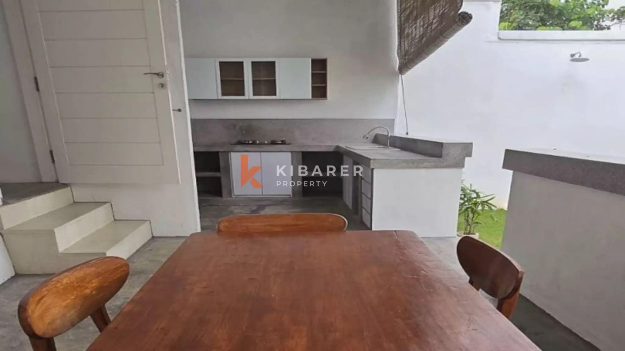 Vila Dua Kamar Tidur Menawan Tanpa Perabotan di Canggu