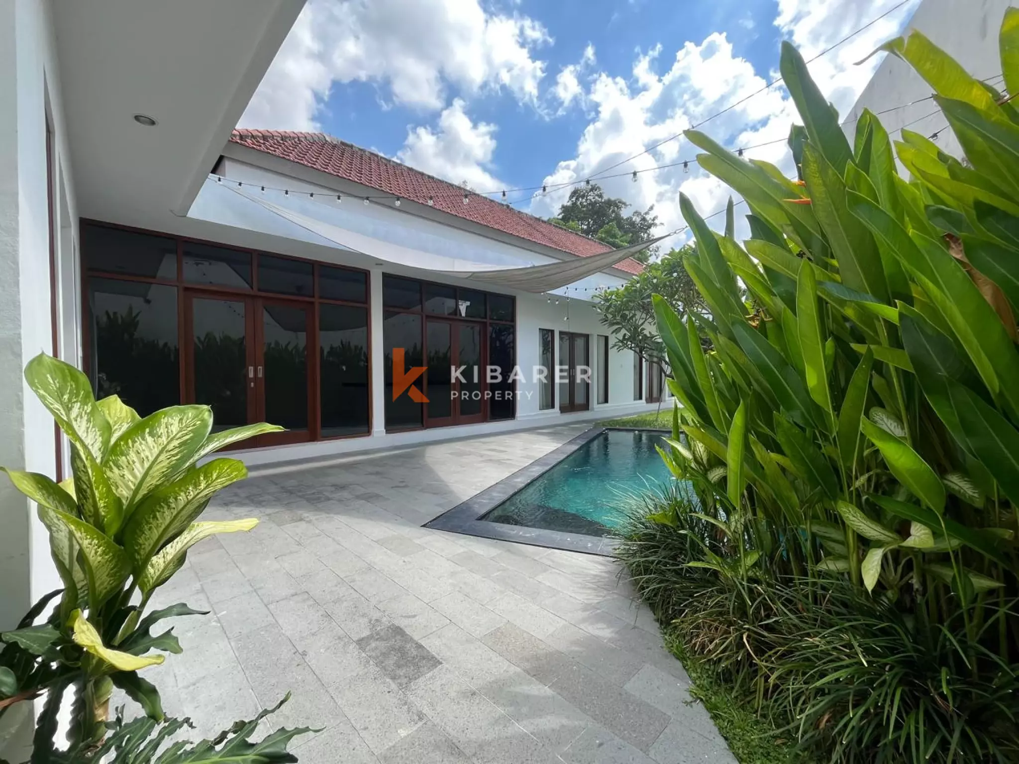Bright and Spacious Three  Bedroom Villa in Prime Batu Bolong Area