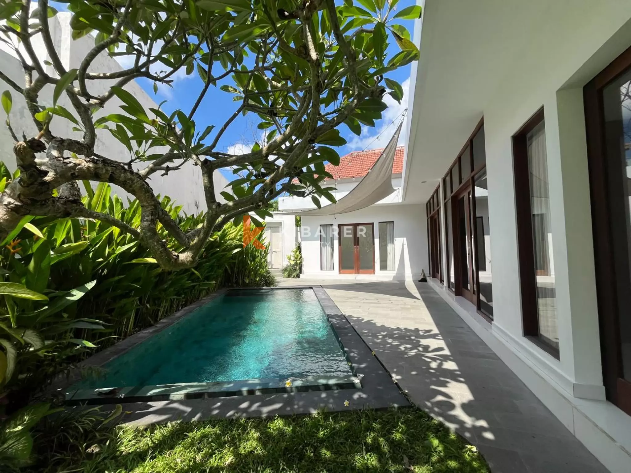 Bright and Spacious Three  Bedroom Villa in Prime Batu Bolong Area