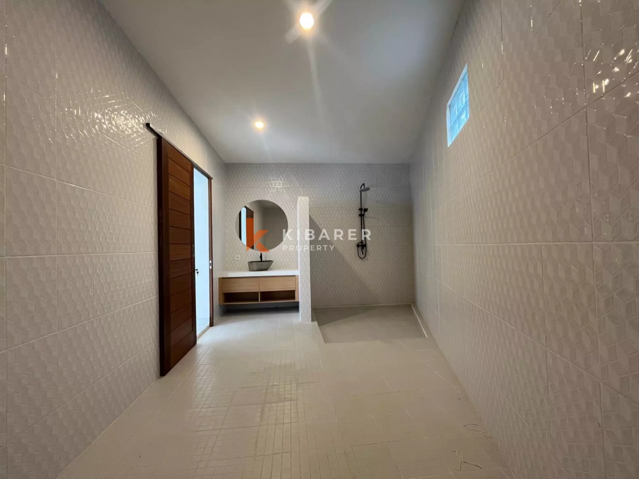 Bright and Spacious Three  Bedroom Villa in Prime Batu Bolong Area