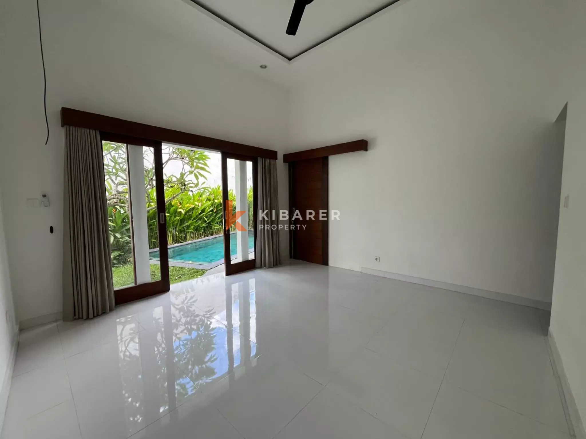 Bright and Spacious Three  Bedroom Villa in Prime Batu Bolong Area