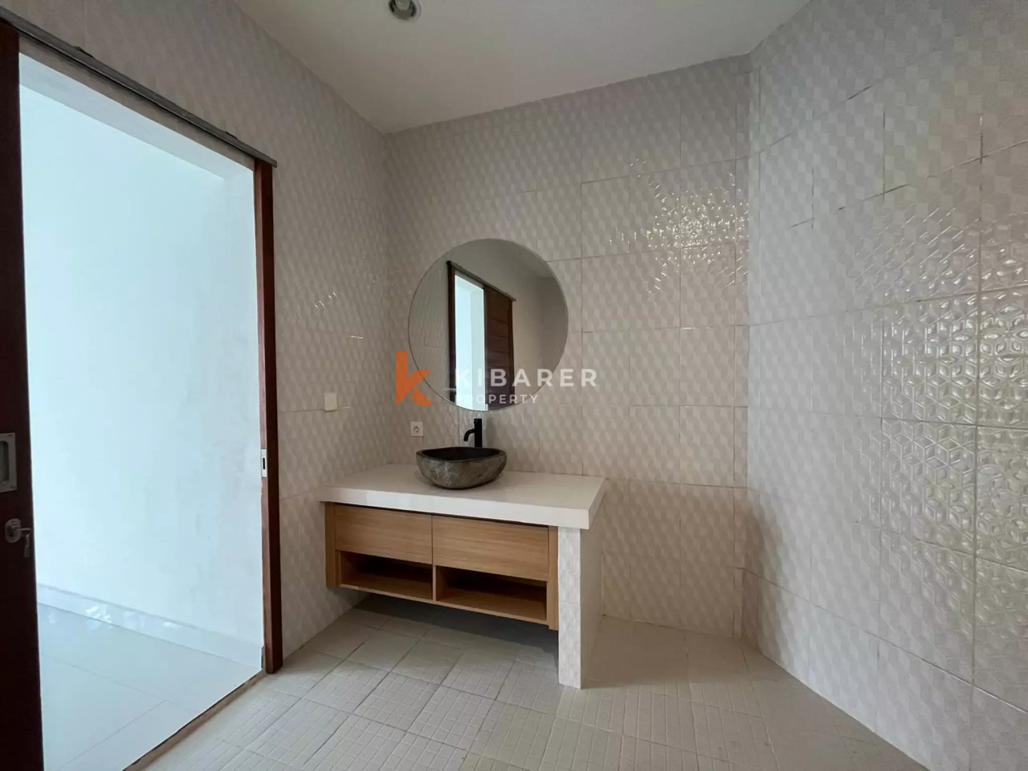 Bright and Spacious Three  Bedroom Villa in Prime Batu Bolong Area