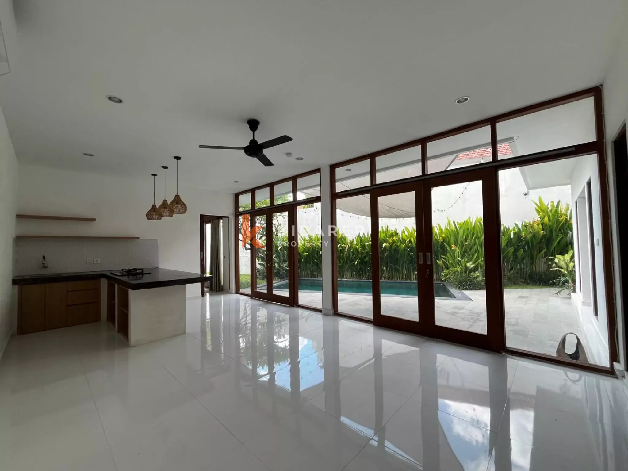Bright and Spacious Three  Bedroom Villa in Prime Batu Bolong Area