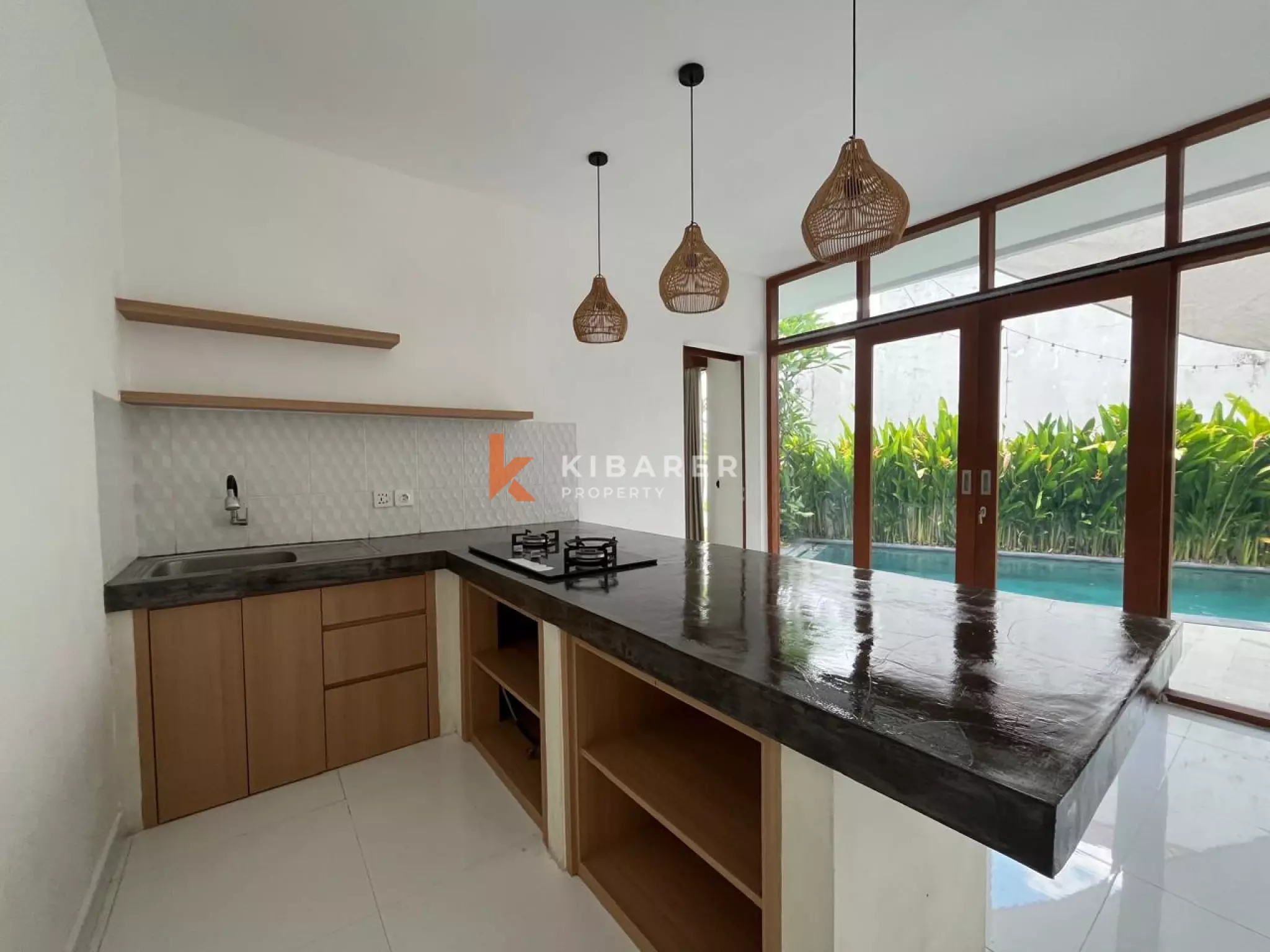 Bright and Spacious Three  Bedroom Villa in Prime Batu Bolong Area