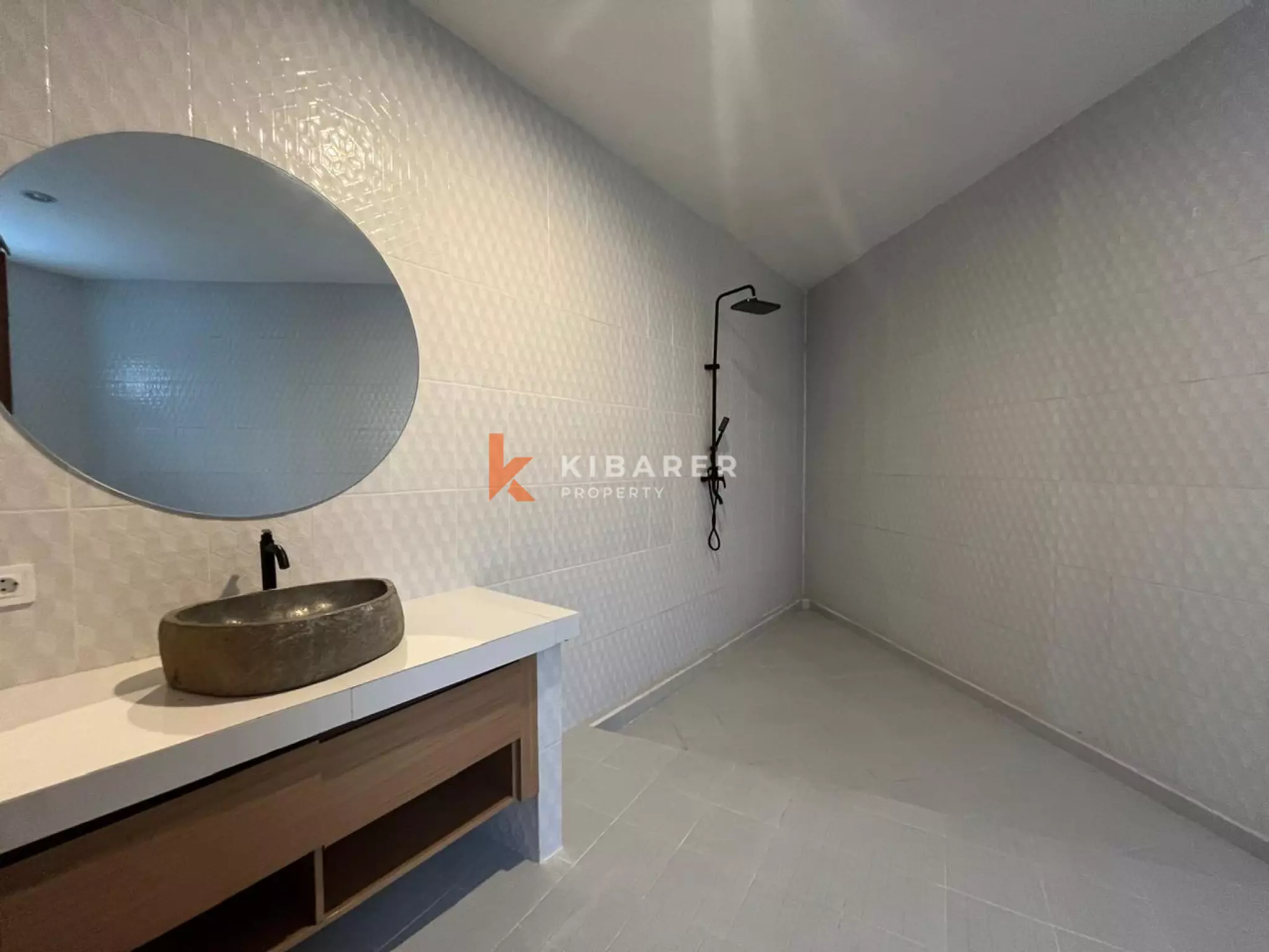 Bright and Spacious Three  Bedroom Villa in Prime Batu Bolong Area