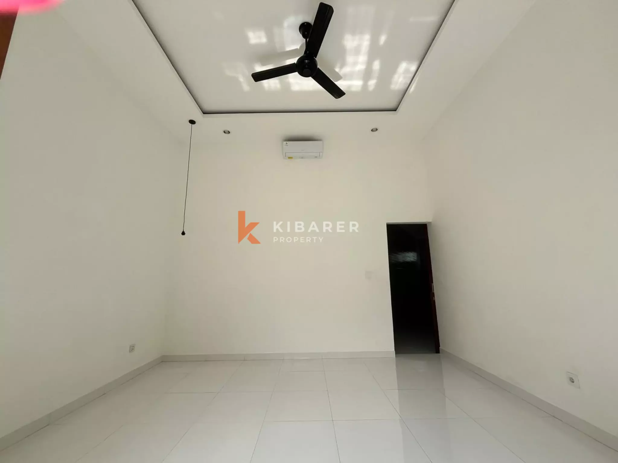 Bright and Spacious Three  Bedroom Villa in Prime Batu Bolong Area