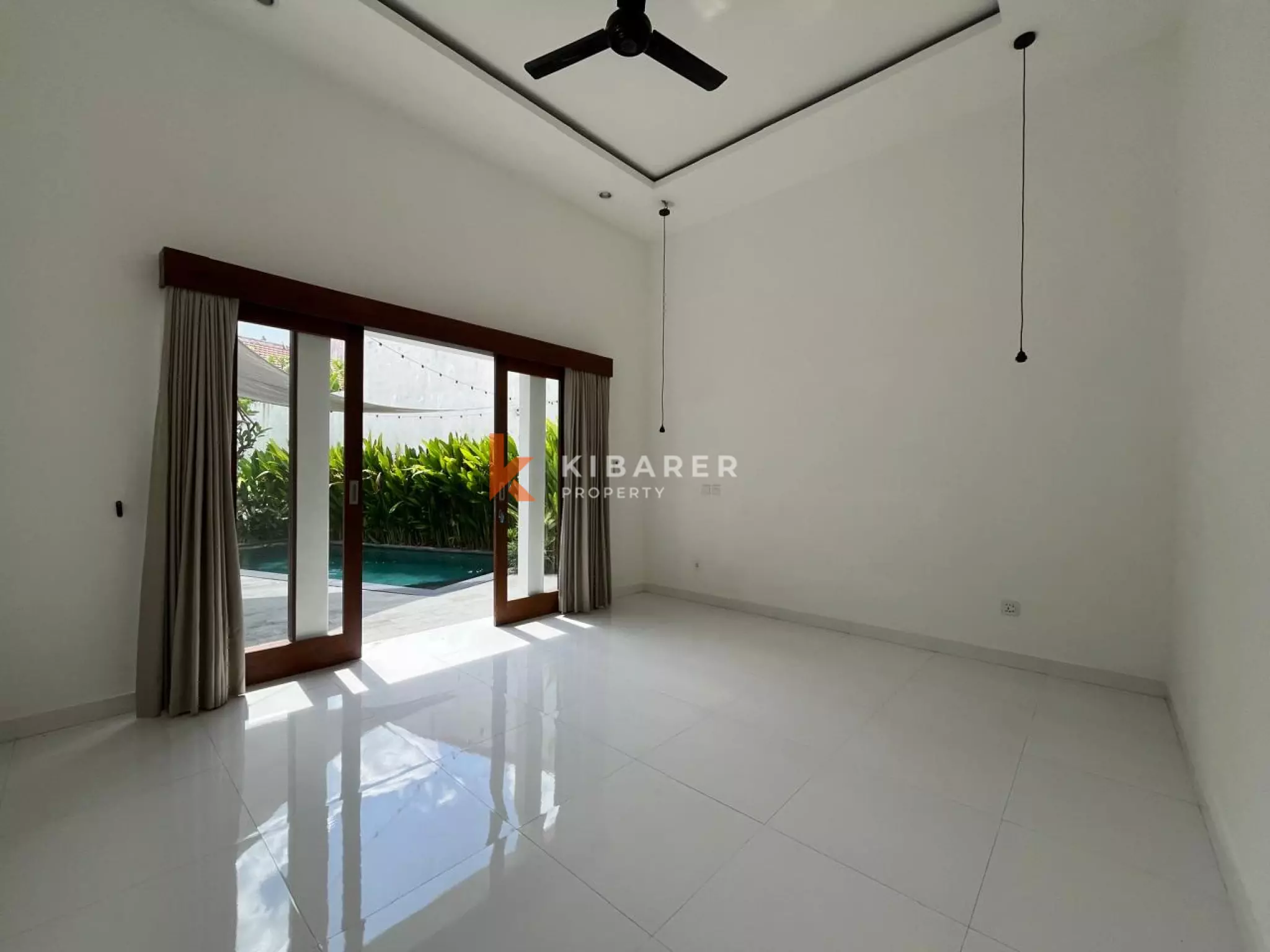 Bright and Spacious Three  Bedroom Villa in Prime Batu Bolong Area